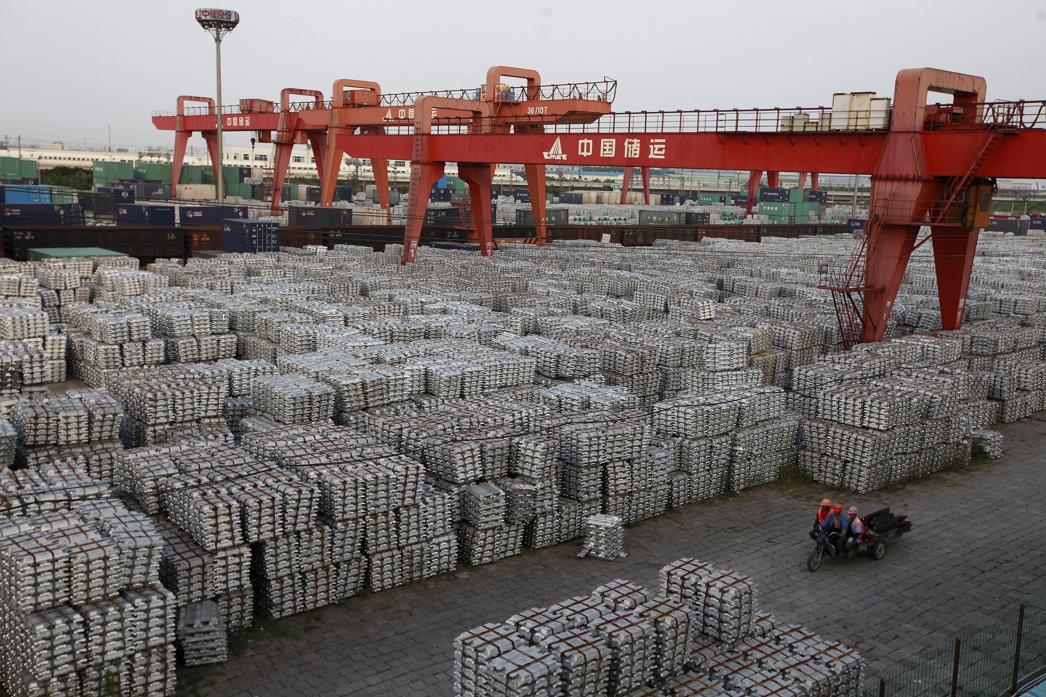 Aluminium capacity cutbacks have led to improvements in market equilibrium, helping shore up the prices of aluminium producers such as China Hongqiao. Photo: Reuters