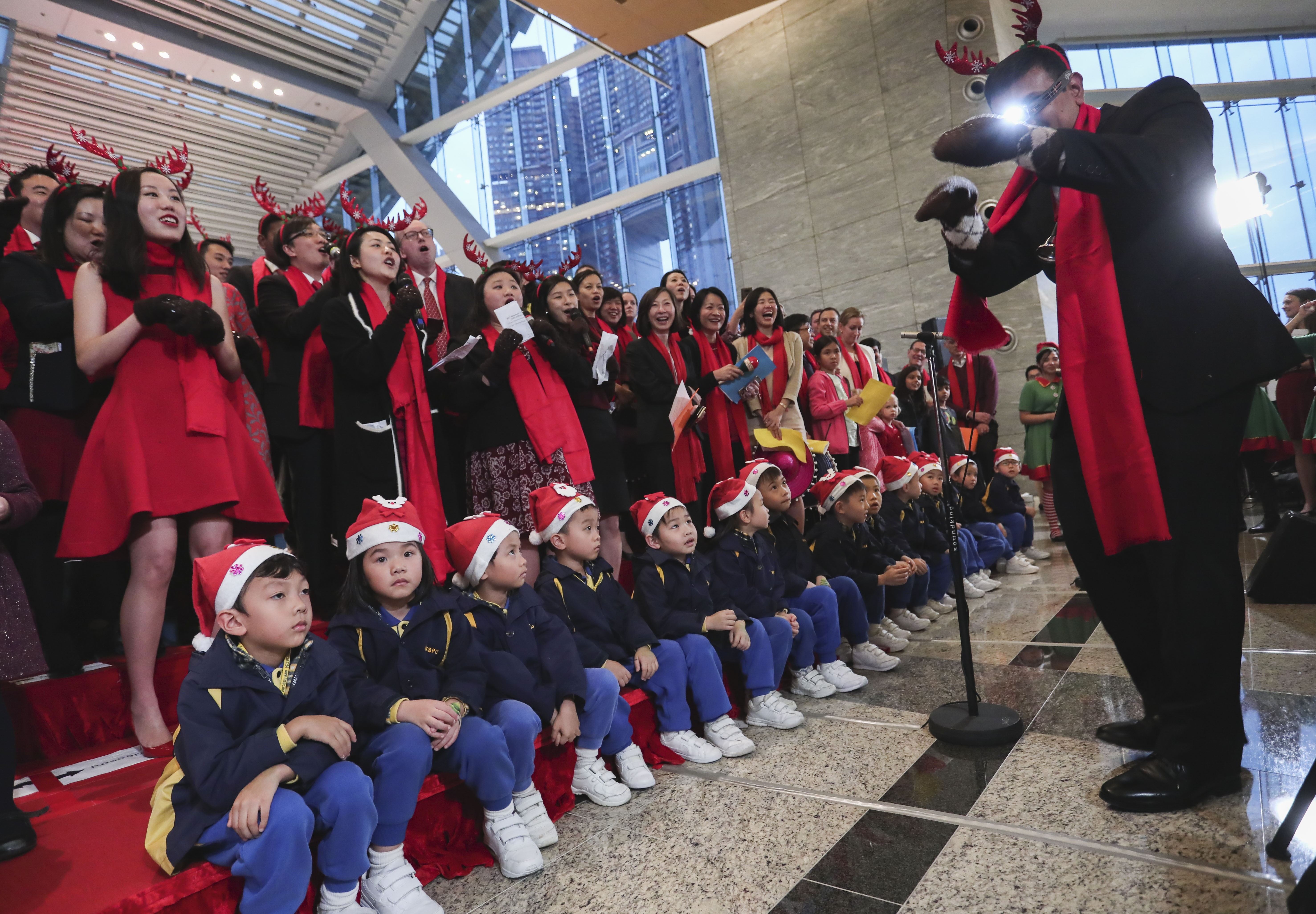 The Morgan Stanley Directors' Choir performs with children from the Hong Kong Society for the Protection of Children. Photo: Jonathan Wong