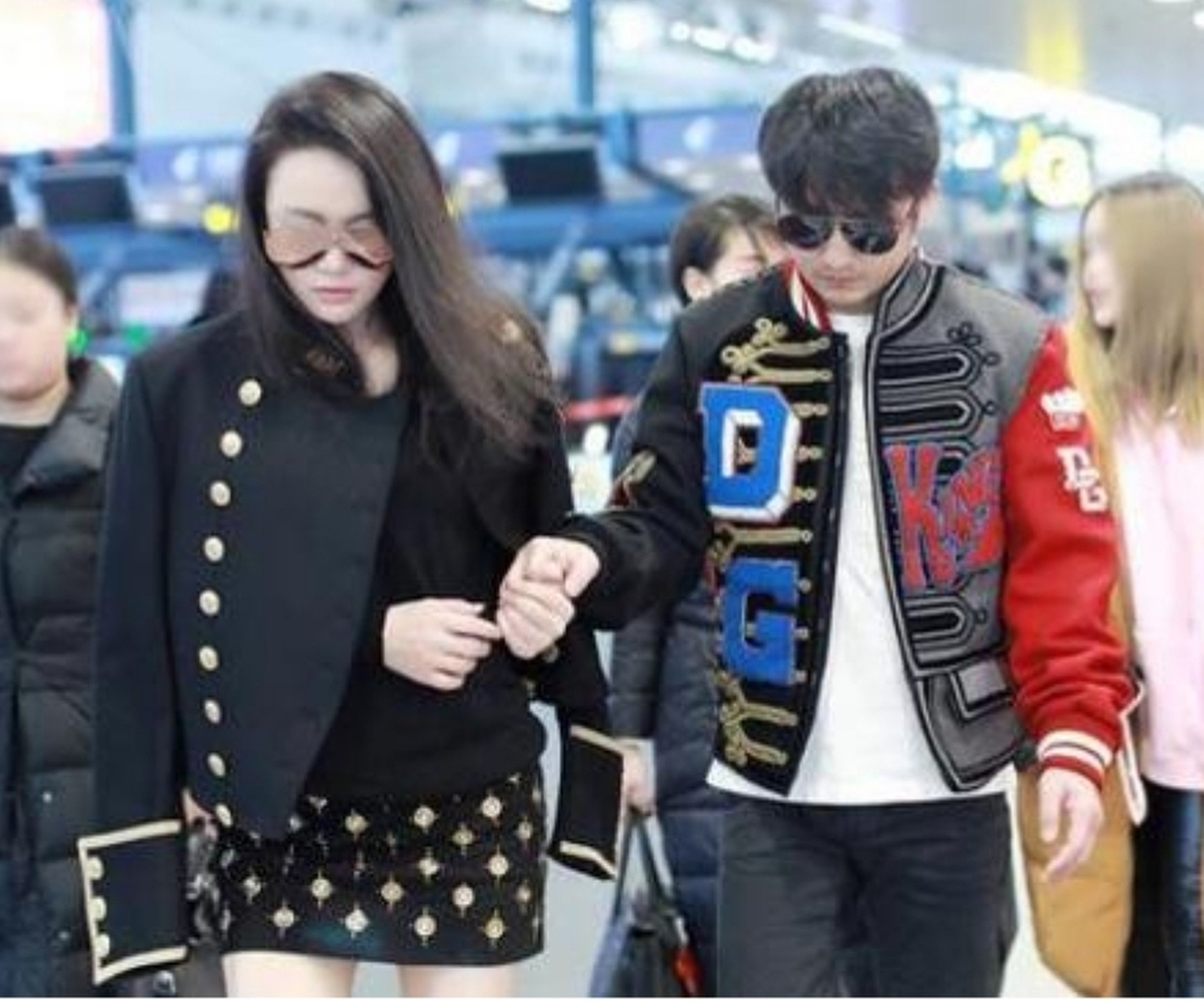 Chinese boxer Zou Shiming and wife Ran Yingying arrive in Shanghai to seek medical attention for a suspected detached retina. Photo: Sina.com.cn