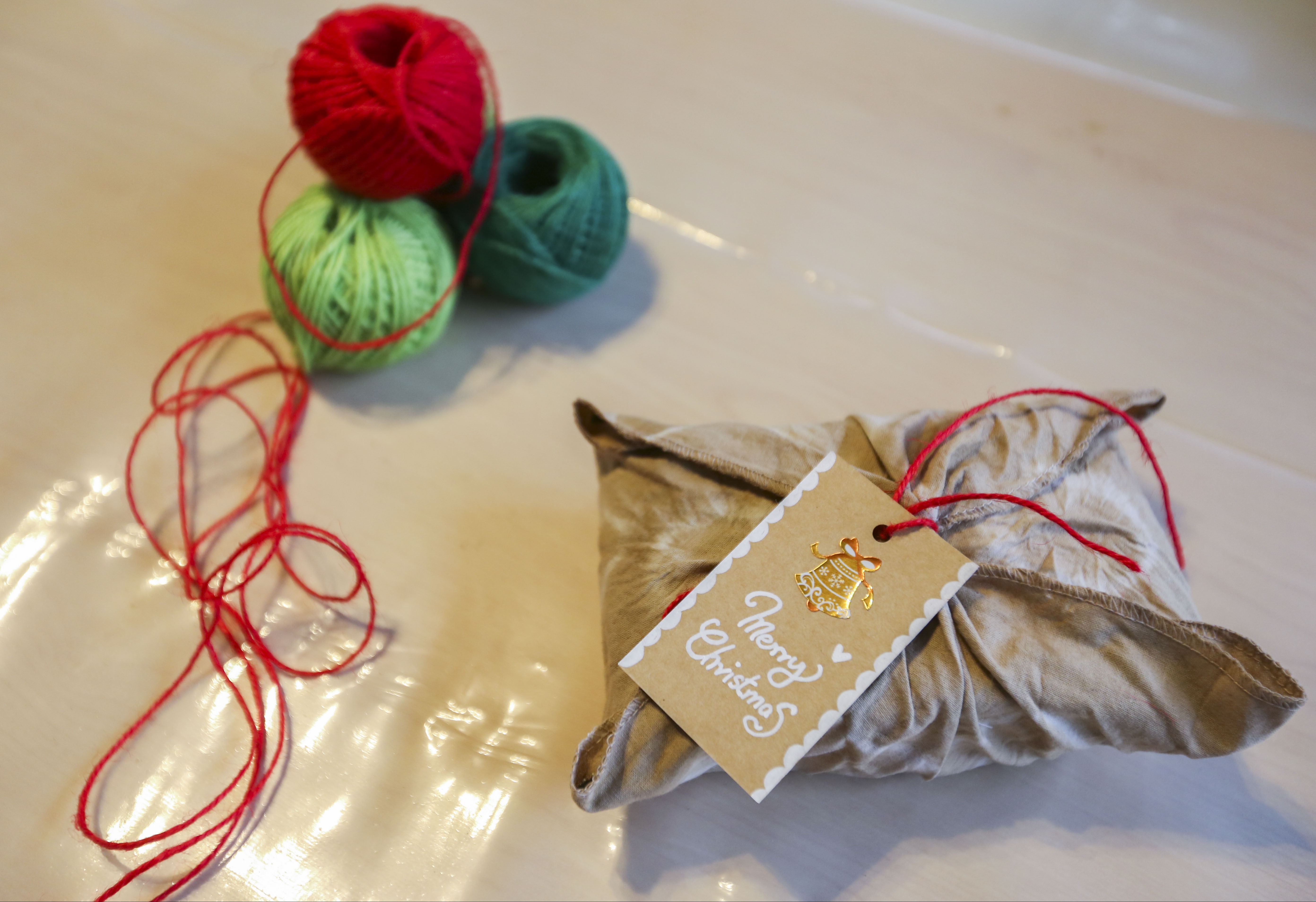 Christmas gifts are wrapped in cloth dyed from coffee grounds. Photo: Xiaomei Chen