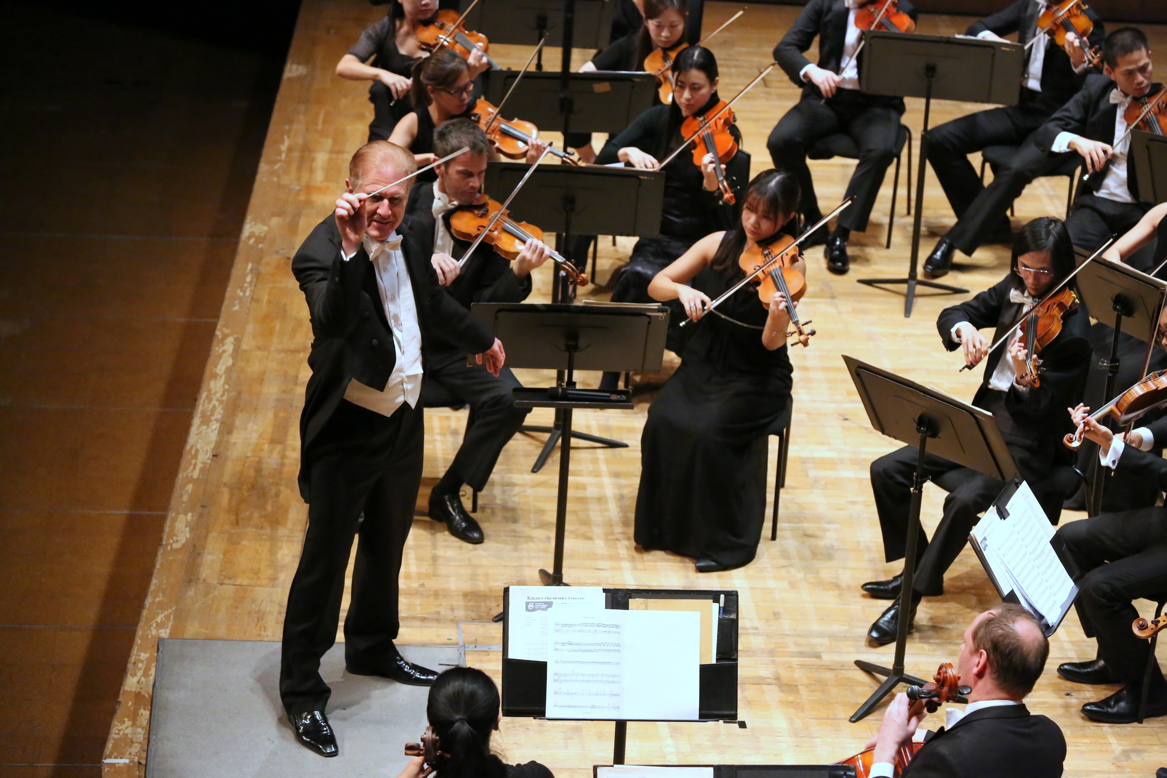 Christoph Poppen conducts the Hong Kong Sinfonietta. Picture: Hong Kong Sinfonietta