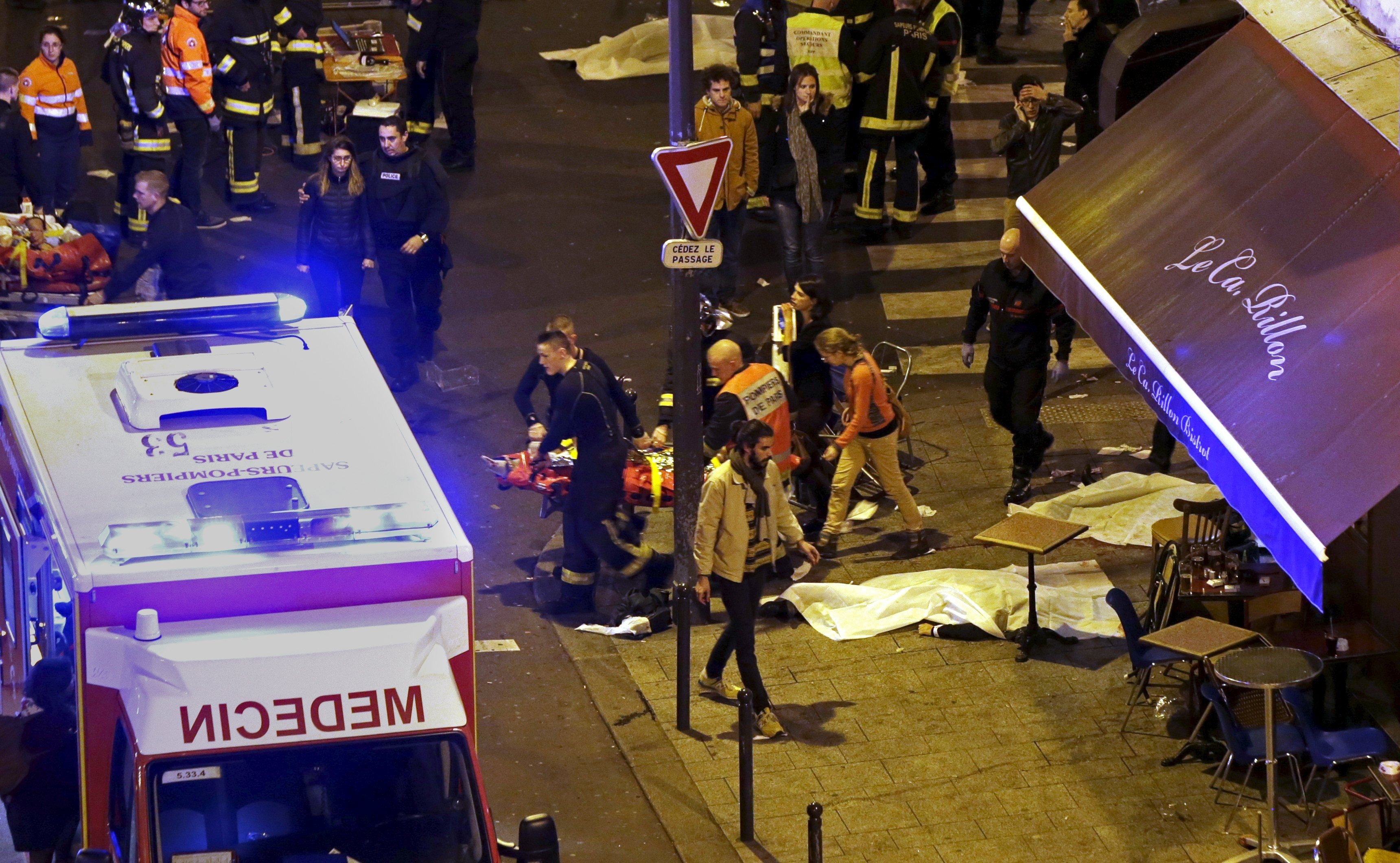 Rescuers move an injured person to an ambulance following the shooting incidents in Paris on November 13, 2015. Photo: Reuters