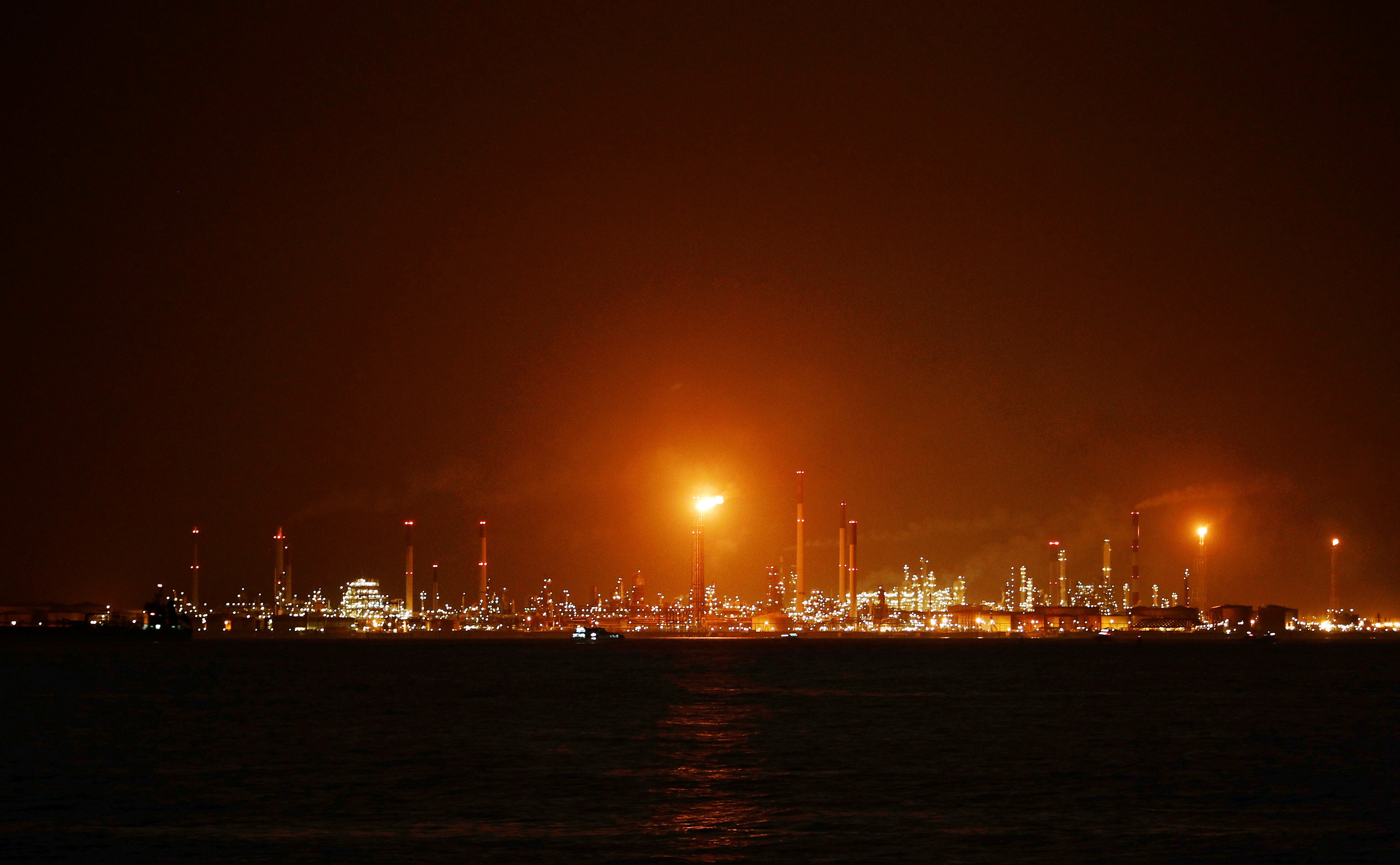 Royal Dutch Shell’s Pulau Bukom offshore petroleum complex in Singapore. Photo: Reuters