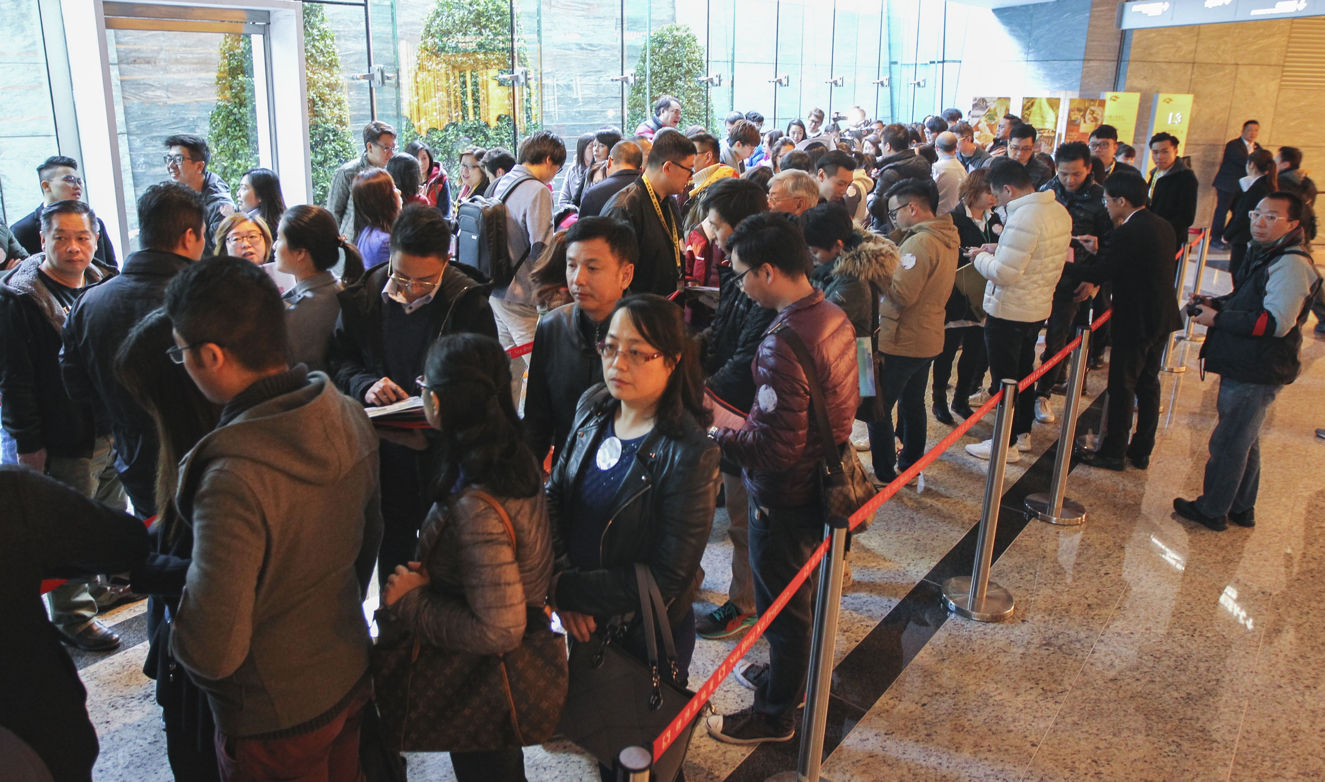 Buyers queue up at Sun Hung Kai Properties’ launch of its St Barths apartment complex at the International Commerce Centre (ICC) in West Kowloon. Photo: SCMP / Roy Issa