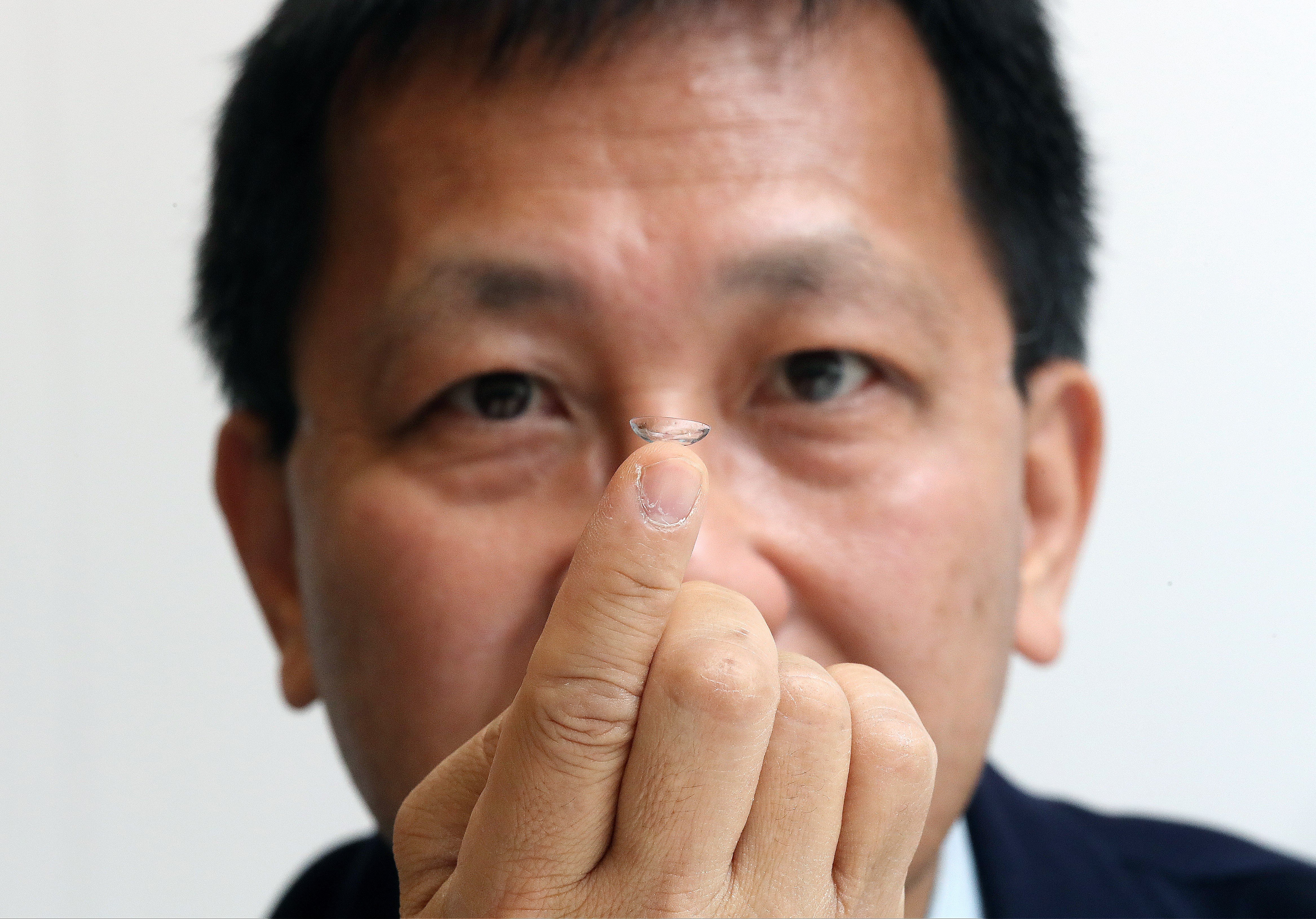 Vision Science founder Jackson Leung showing a contact lens that can reduce myopia in children. Photo: K.Y. Cheng