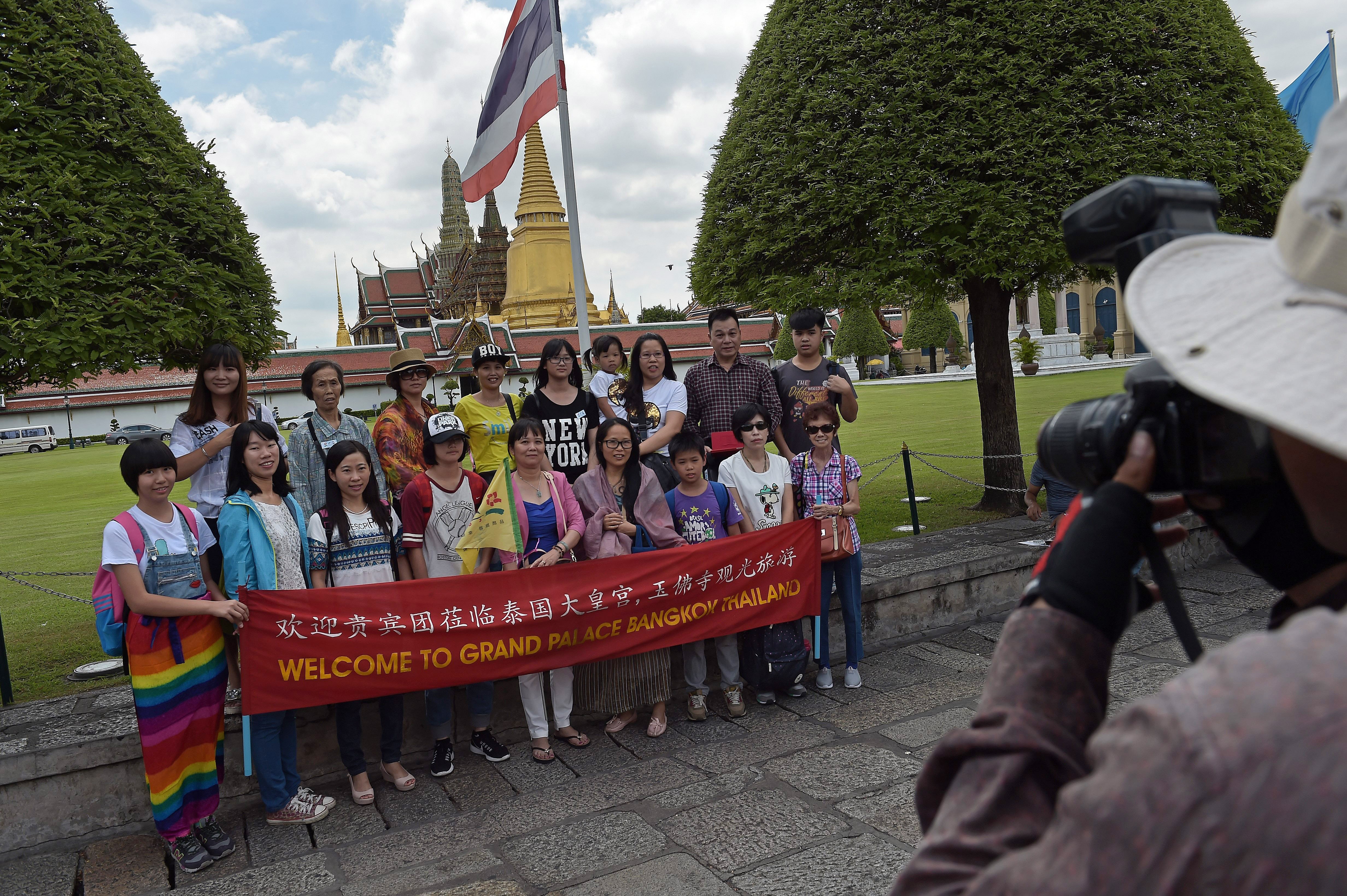 A group of Chinese tourists pose for a picture before visiting the Grand Palace in Bangkok. Photo: AFP