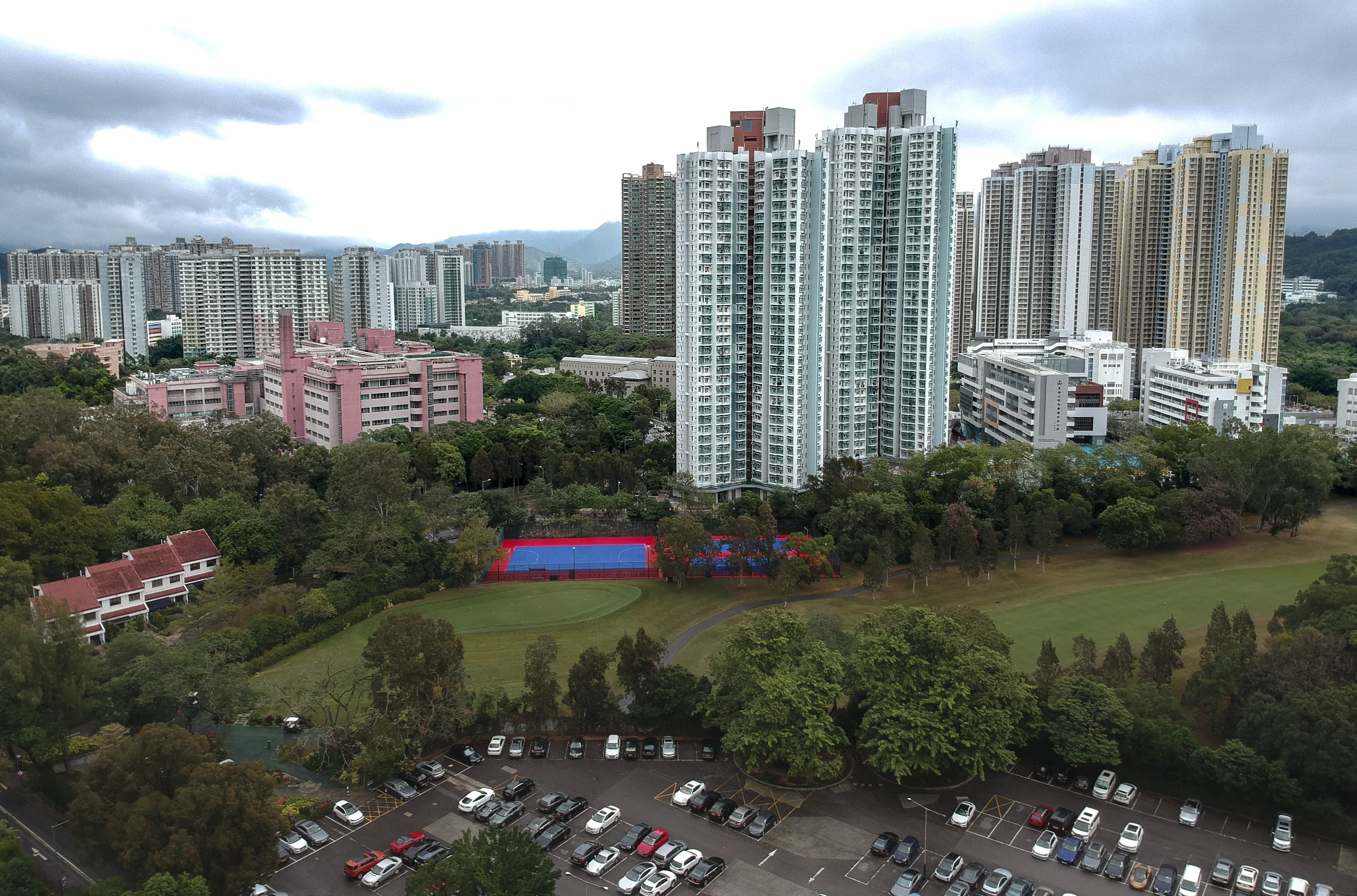The debate over whether the Fanling golf course should be used to build flats to solve Hong Kong’s housing crisis has developed into a discussion on income inequality in the city. Photo: Roy Issa