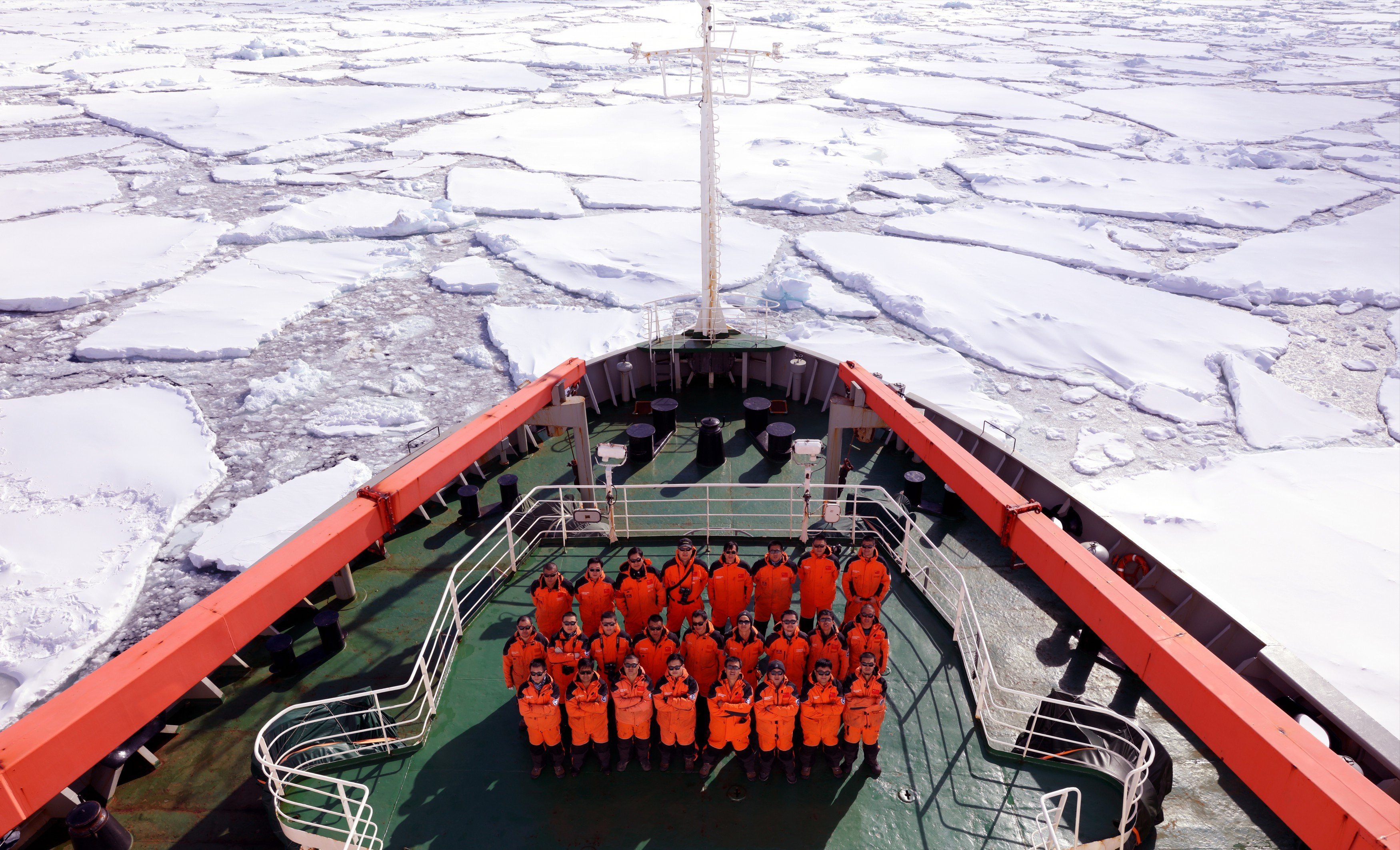 Members of China's 34th Antarctic expedition pose on the deck of China's research icebreaker Xue Long (Snow Dragon) on January 15. The ship has also been used to make voyages to the Arctic. Photo: Xinhua