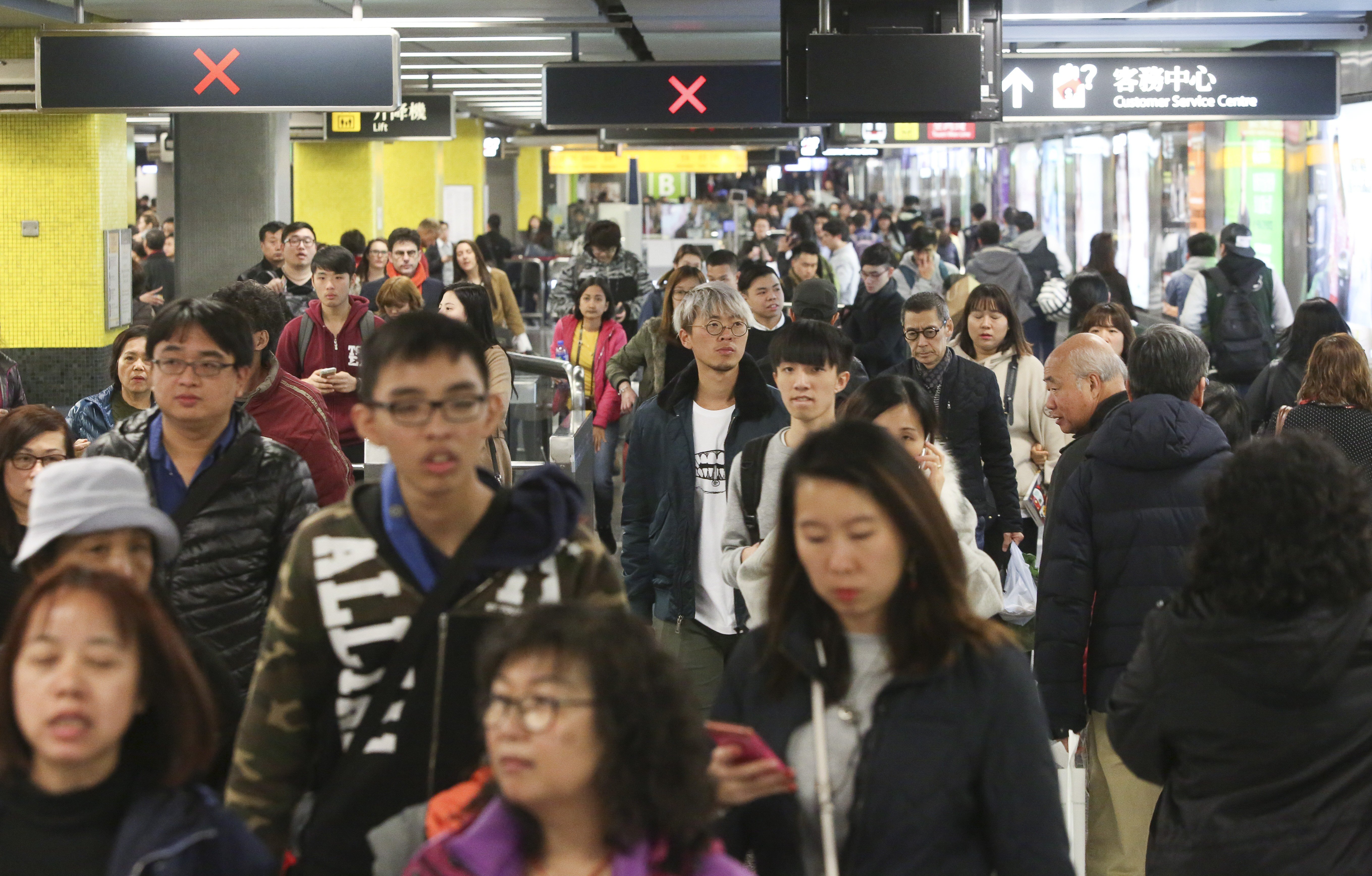 Passengers at Hong Kong’s Tsim Sha Tsui MTR Station during rush hour. Photo: Sam Tsang