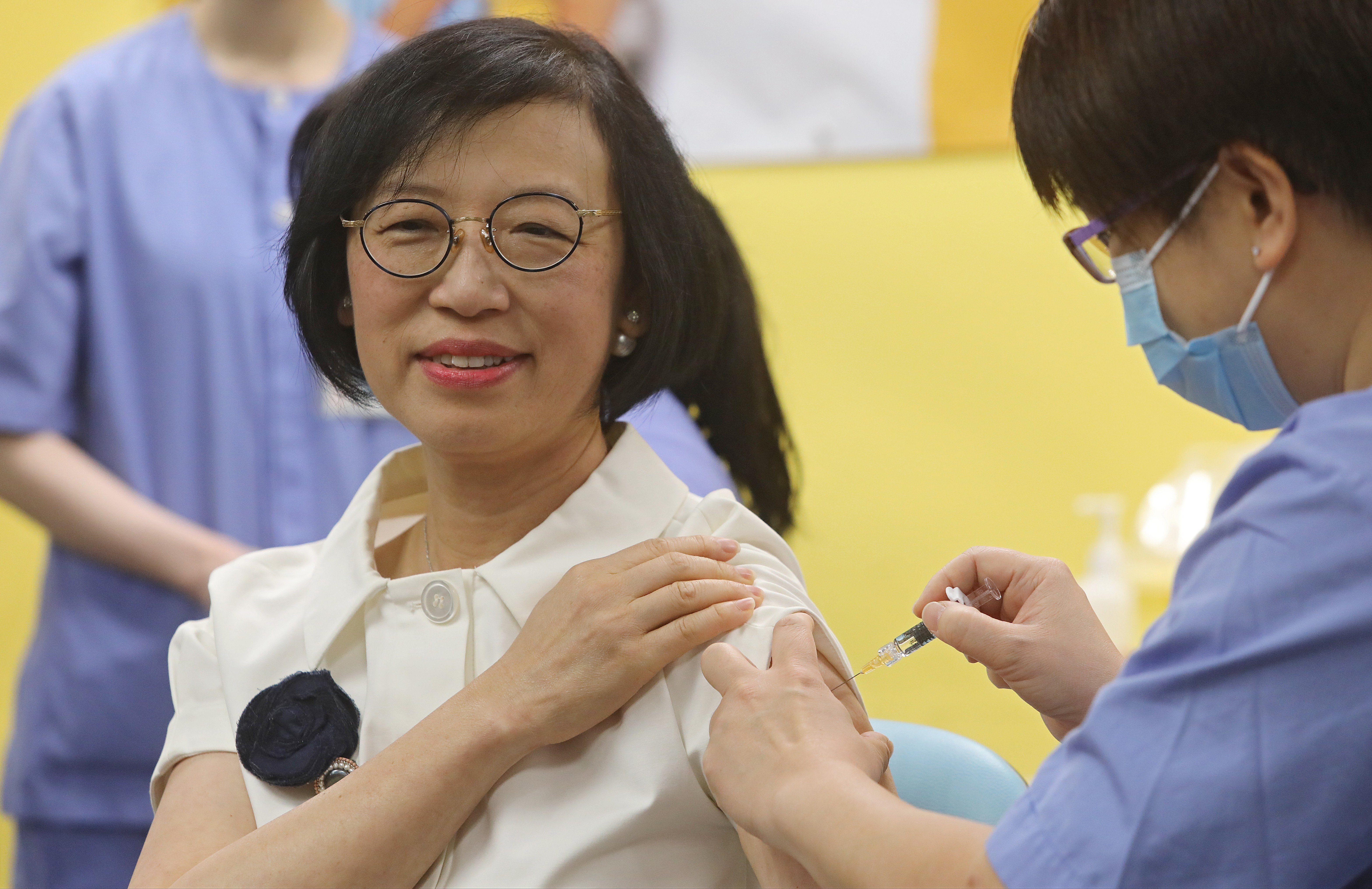 Hong Kong Secretary for Food and Health Sophia Chan receives a vaccination in October during a visit to the Shau Kei Wan Jockey Club General Outpatient Clinic while checking the progress on the implementation of the government vaccination programme for 2017-18. Photo: Sam Tsang