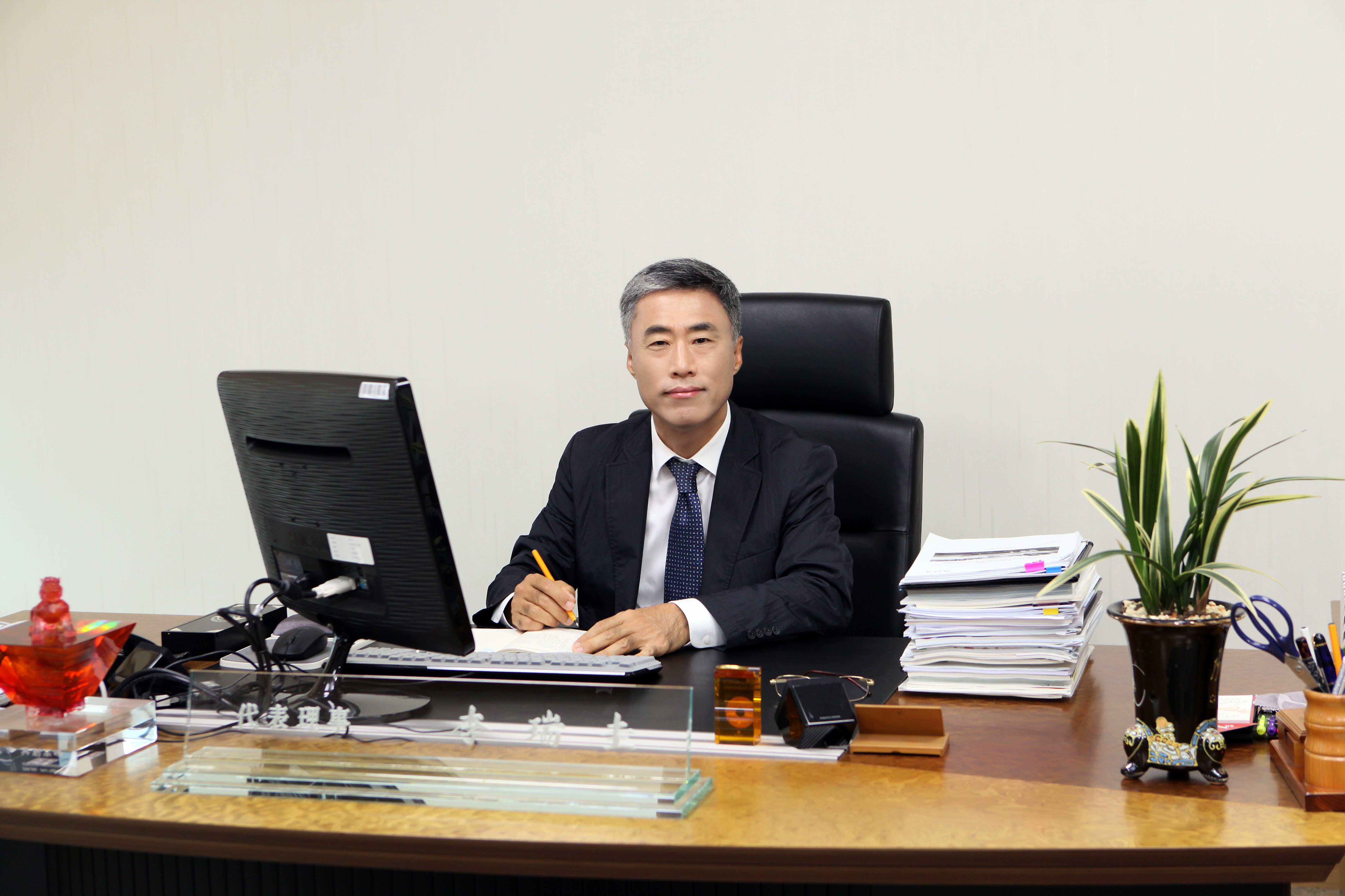 Dr SK Lee, president and CEO