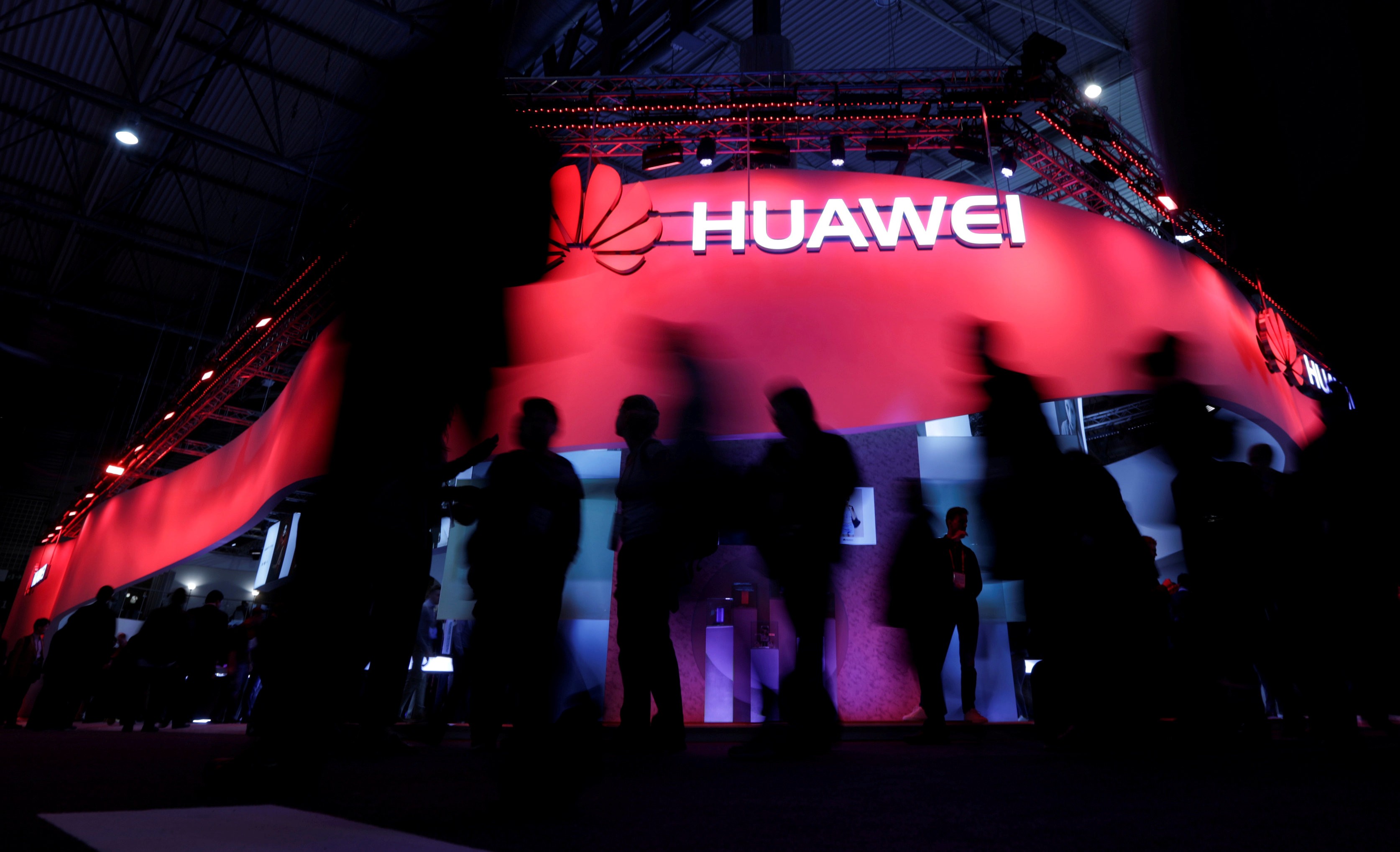 Huawei Technologies, the world’s largest telecommunications equipment supplier, plans to introduce its first 5G smartphone later this year.