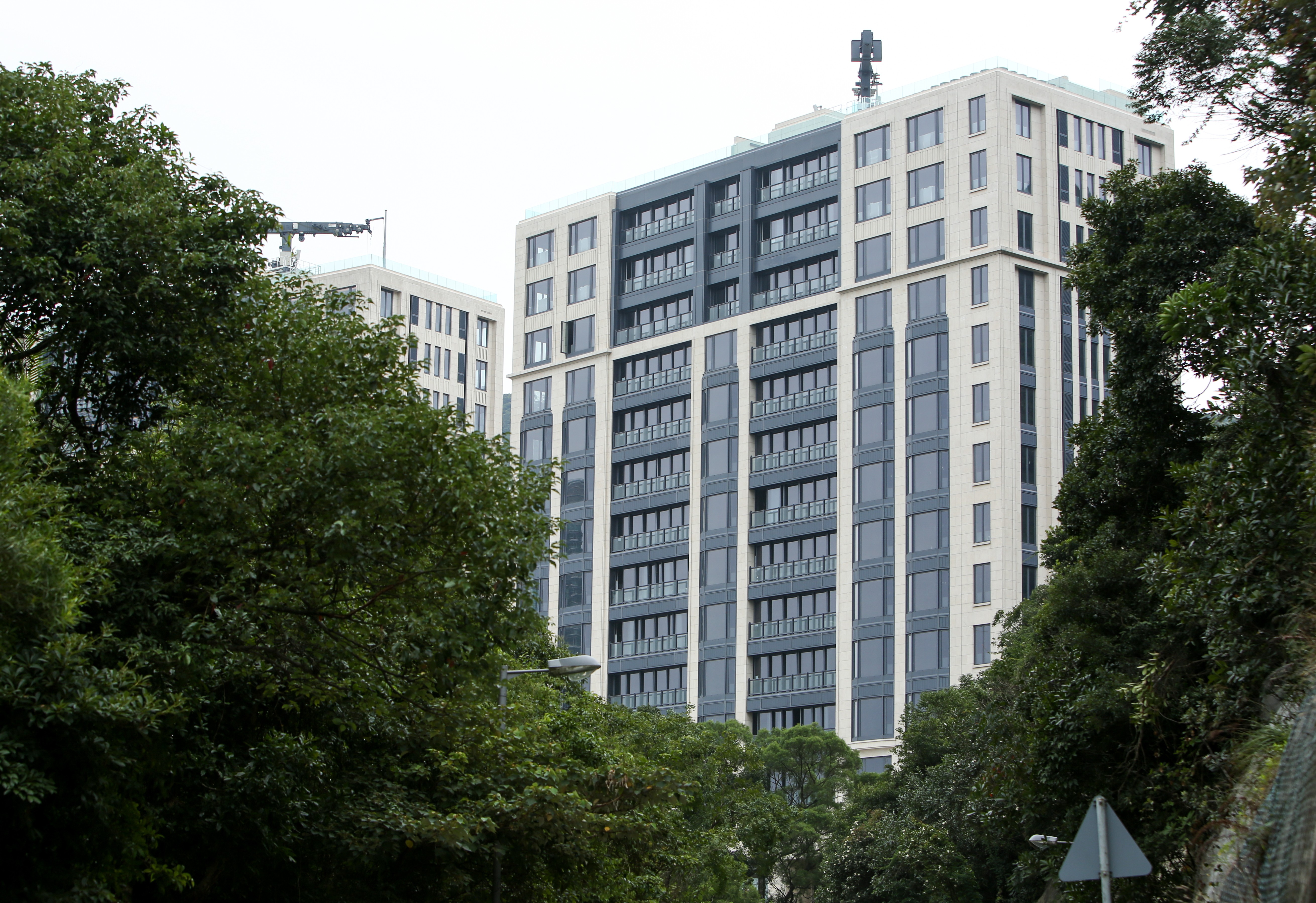 Flats at Mount Nicholson, jointly built by Wheelock & Co and Nan Fung, sold for an average HK$114,879 per square foot, 44 per cent above forecast. Photo: Edmond So