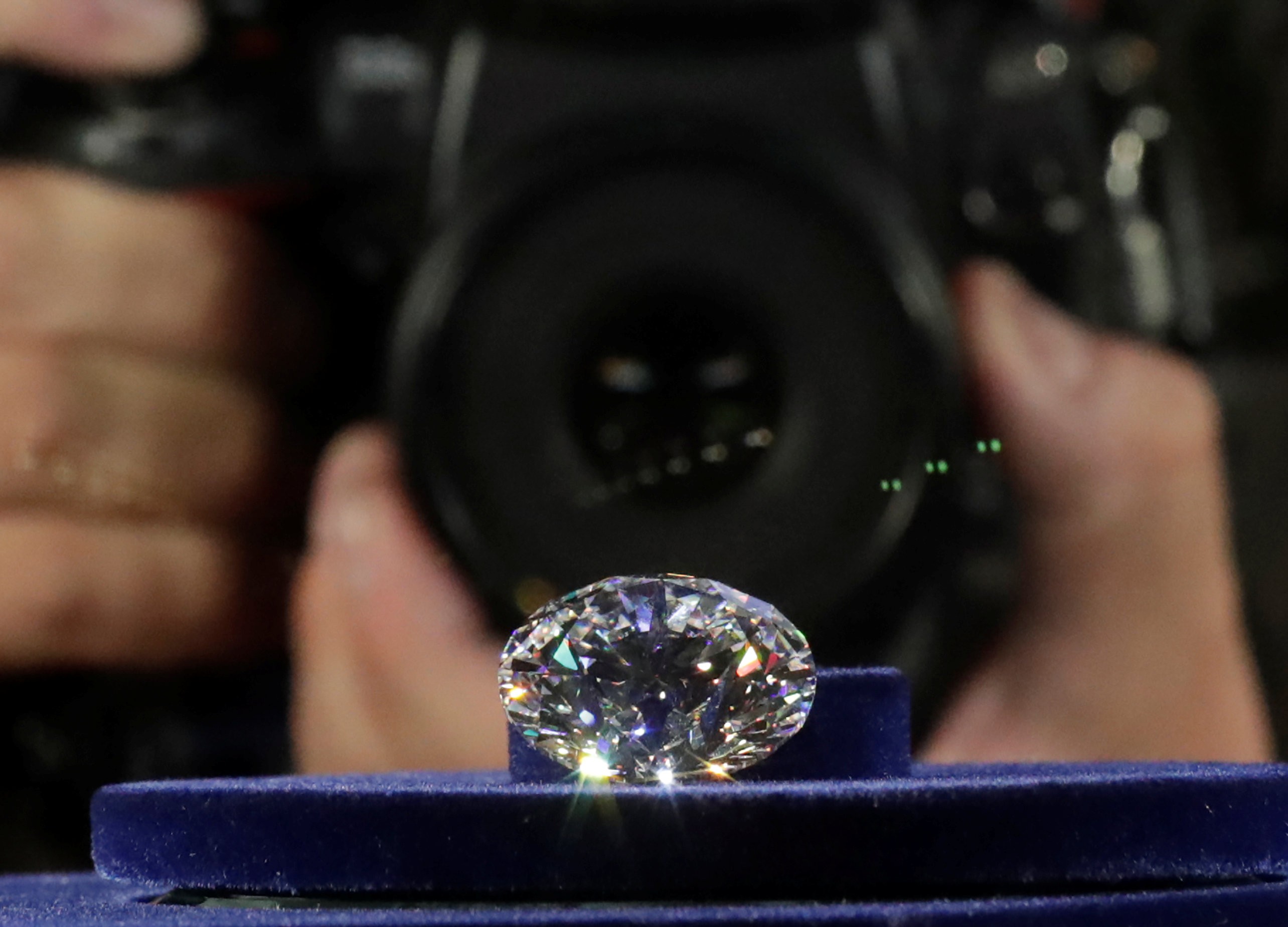 Russia’s Alrosa, the world’s largest diamond miner, plans to hold seven auctions in Hong Kong this year and work with the city’s jewellers to sell to Chinese consumers, who are more methodical than American buyers