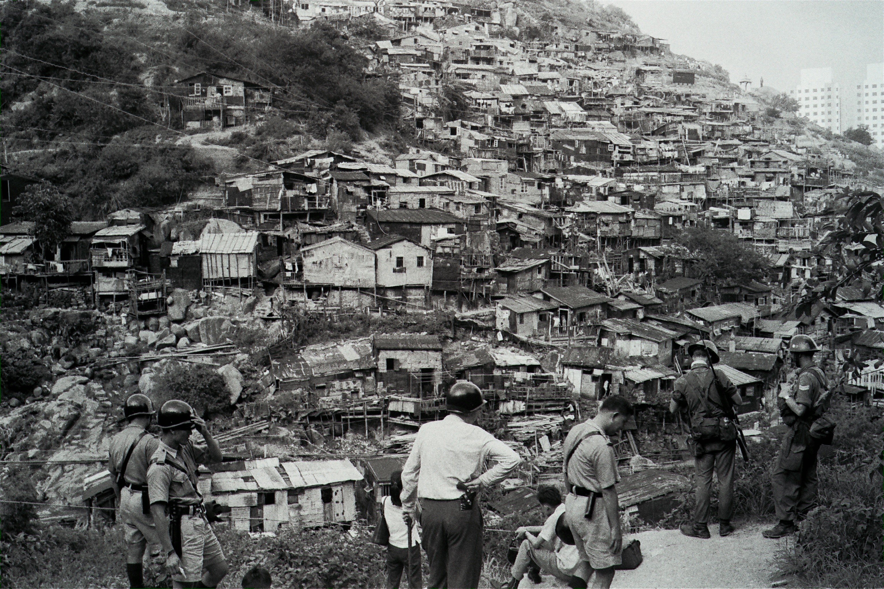 Police getting ready to conduct a raid on squatter huts on Mount Butler, near the Tai Tam Reservoir on Hong Kong Island, in 1967. Photo: Robin Lam