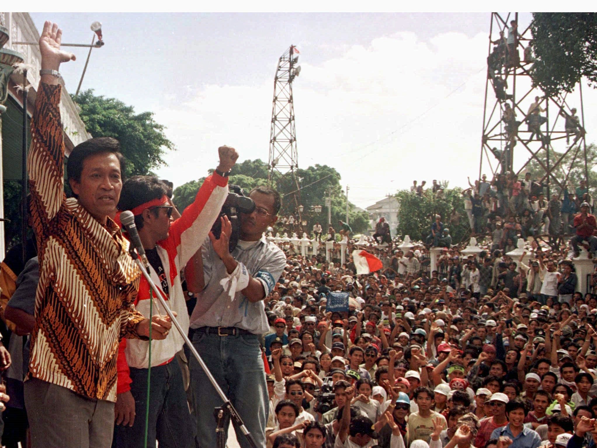 Sultan Hamengkubuwono X of Yogyakarta at an anti-Suharto protest. Photo: Reuters