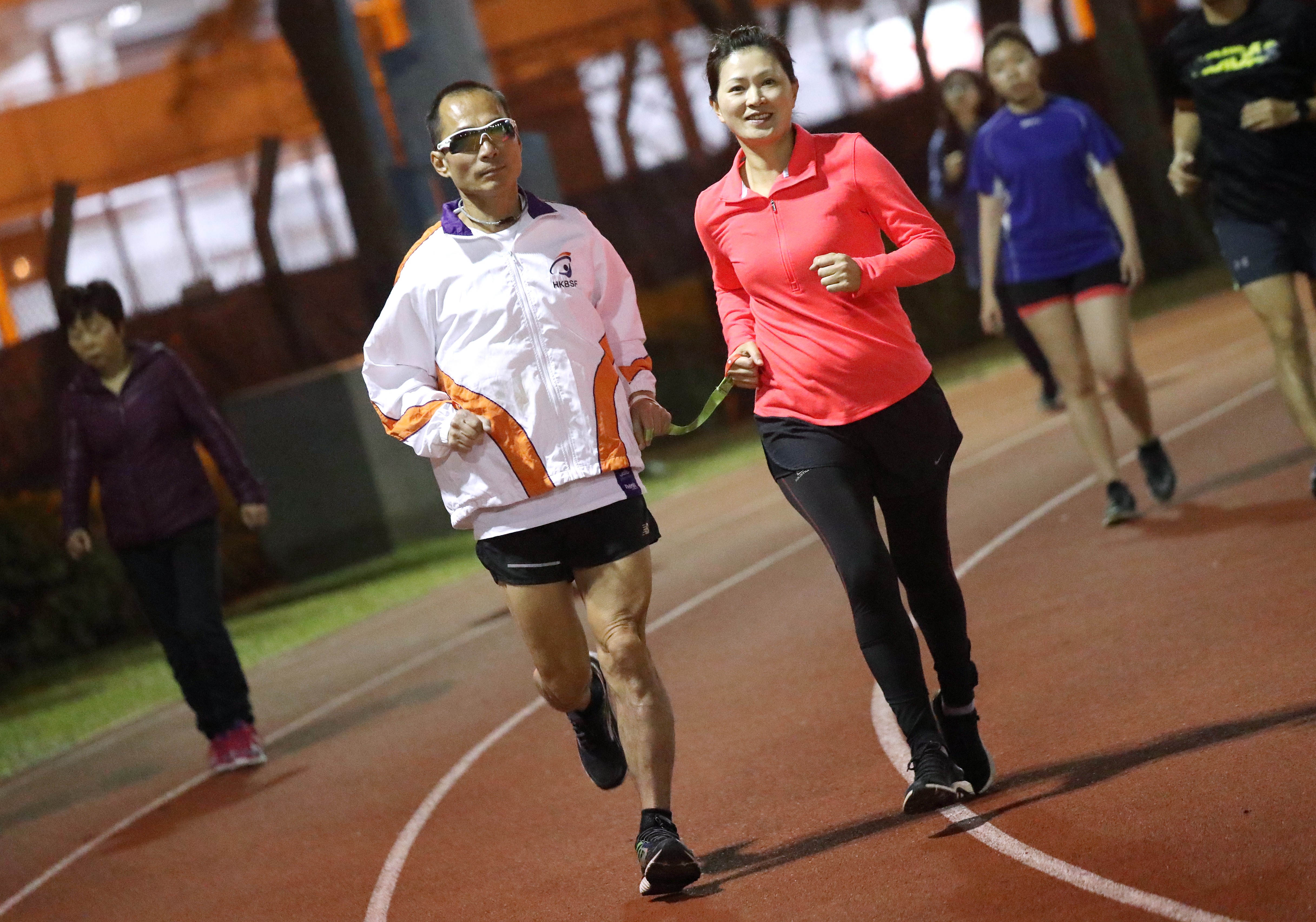 Blind runner Gary Leung Siu-wai and his guide runner Joyce Chong training for the Hong Kong Marathon. But April’s North Pole Marathon is a very different challenge. Photo: K.Y. Cheng
