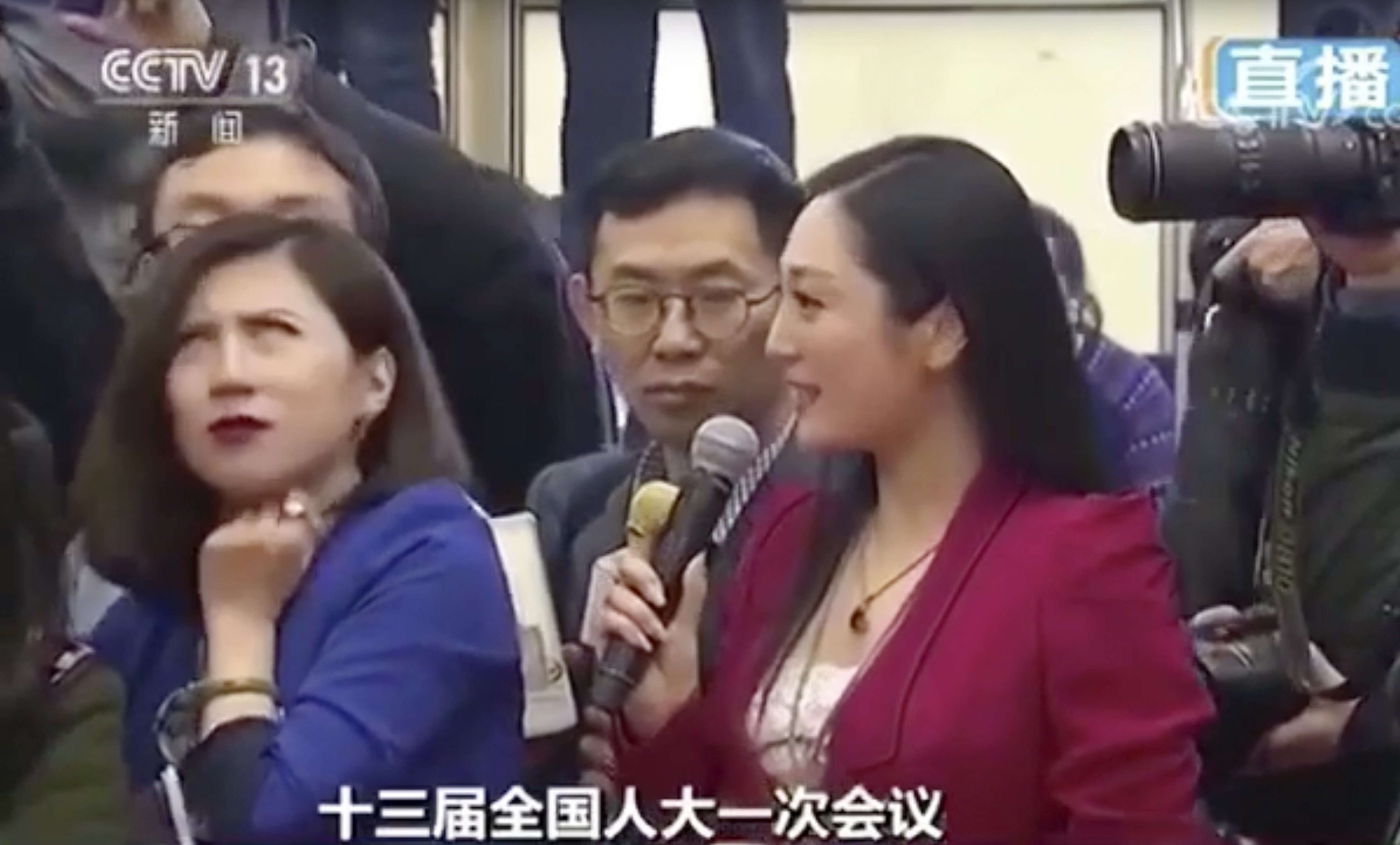 Liang Xiangyi (left), a China Business News reporter, rolled her eyes as a fellow journalist asked a question at a press conference on the sidelines of the National People’s Congress meeting on Tuesday. Photo: CCTV