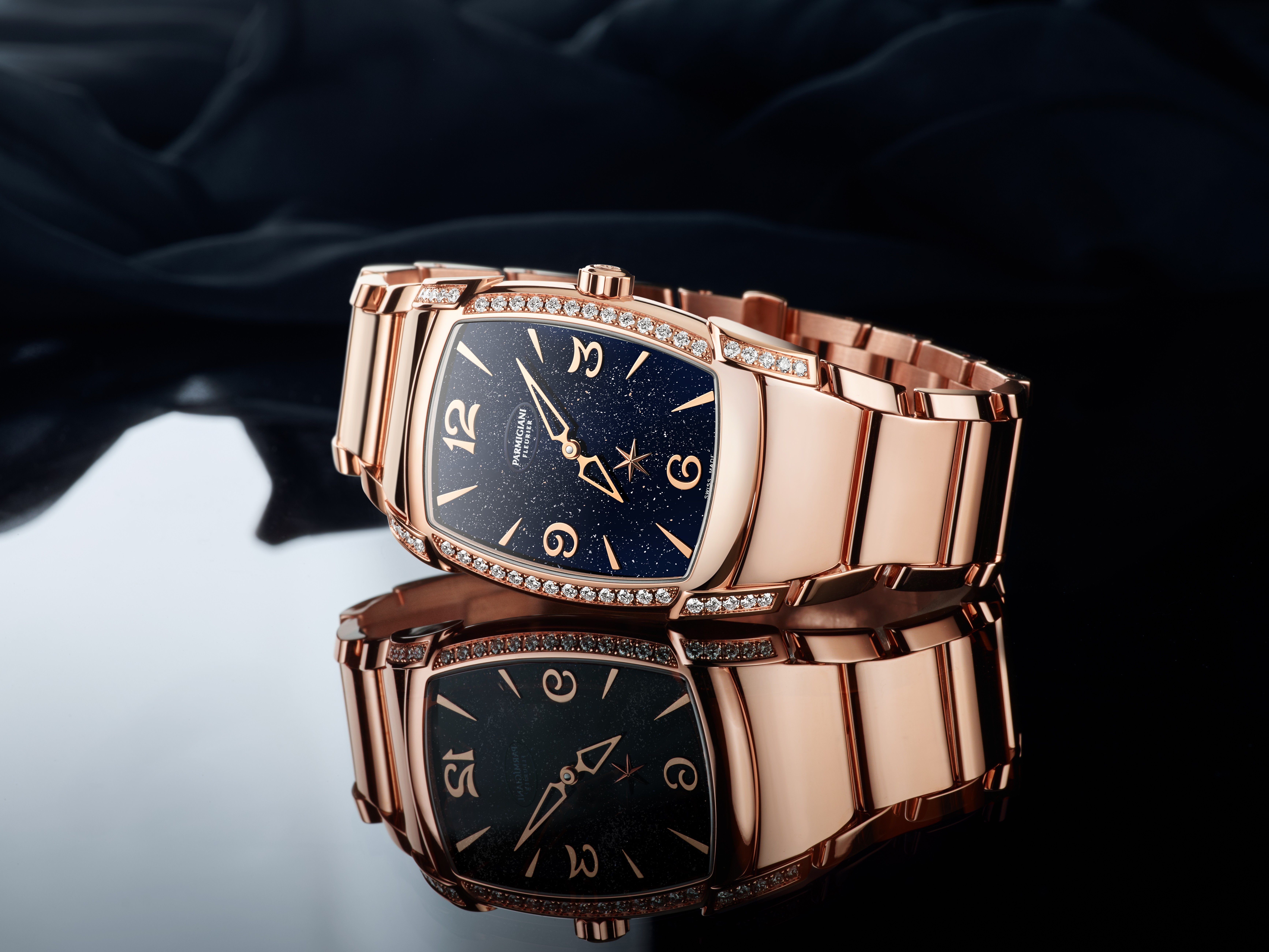Parmigiani Fleurier celebrates the 10th anniversary of Kalparisma, its first mechanical watch collection for women, in 2018 with Kalparisma Nova Galaxy. 