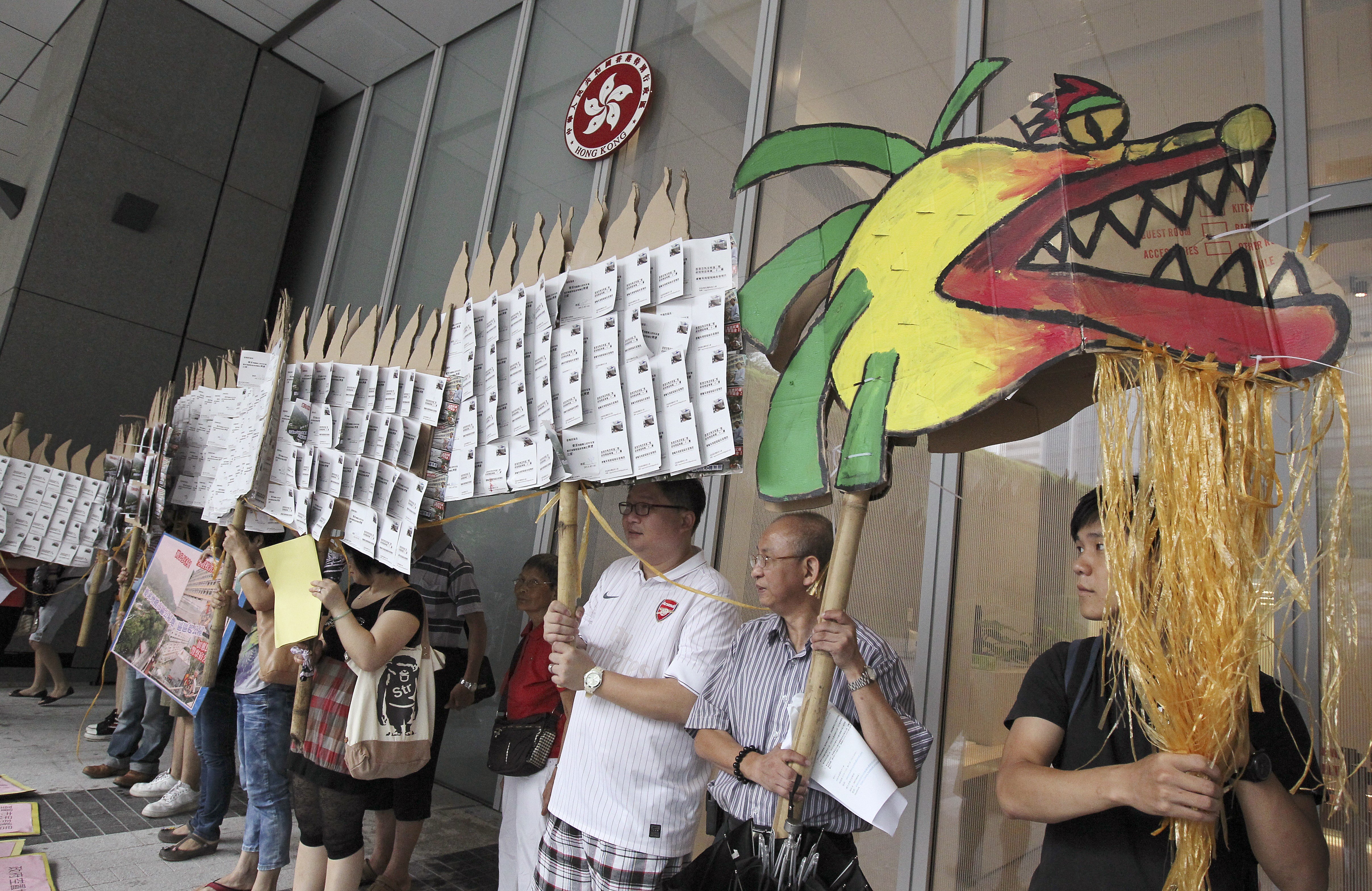 Common sense tells us that a substantial fraction of owners and tenants in public housing flats would be keen to rent out part or all of their flats, writes Richard Wong. Protesters hold up a dragon with protest signs urging more affordable housing at a rally outside the Central Government Offices in Tamar in September 2013.