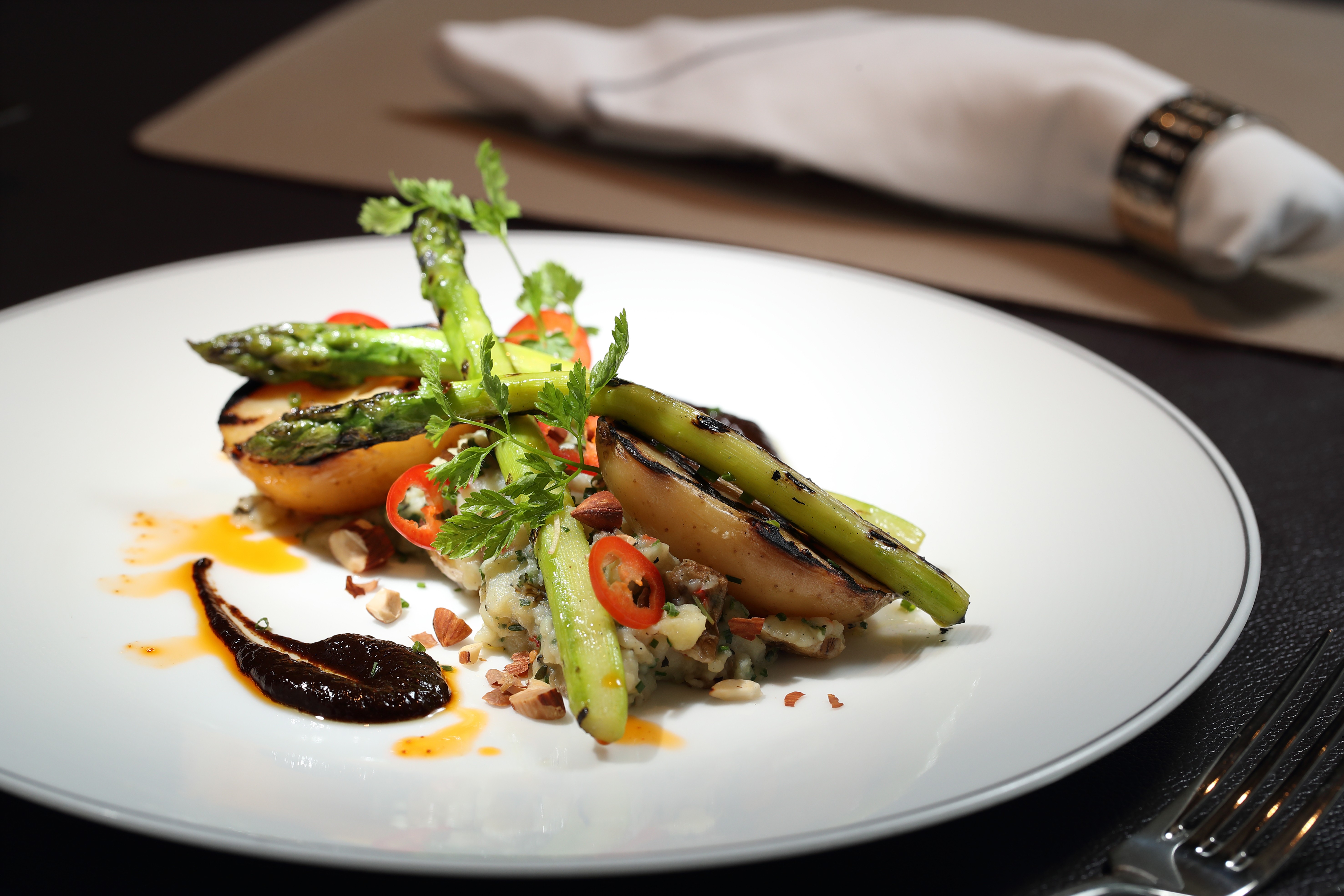 Café Gray Deluxe offers a range of options from vegan to gluten-free, organic meats to sustainably sourced fish.