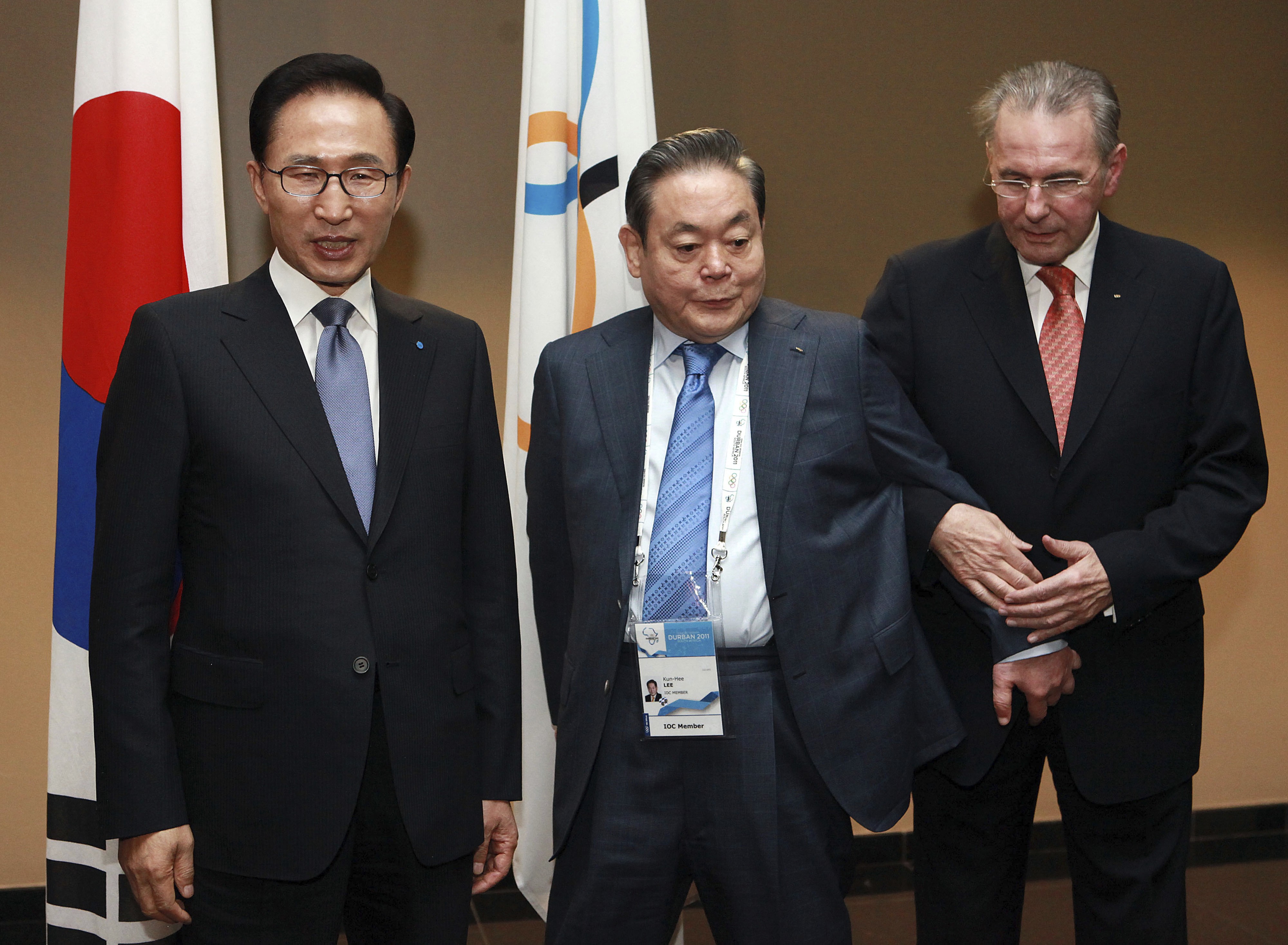 Former International Olympic Committee (IOC) president Jacques Rogge (right) meets with former South Korean President Lee Myung-bak and Samsung Chairman Lee Kun-hee (centre) in 2011 in Durban, South Africa, ahead the opening ceremony for the 123rd IOC session to decide the host city for the 2018 Olympics Winter Games. Samsung has denied a media report it launched illicit lobbying to help bring the 2018 Winter Olympics to Pyeongchang, South Korea. Photo: AP