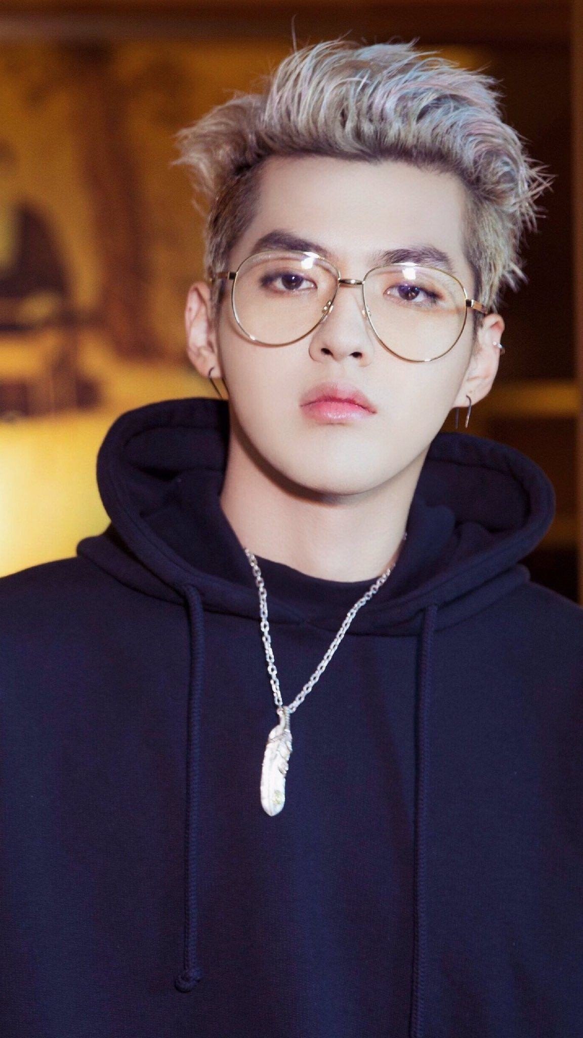 Chinese hip-hop star Kris Wu has been signed by Universal Music Group.