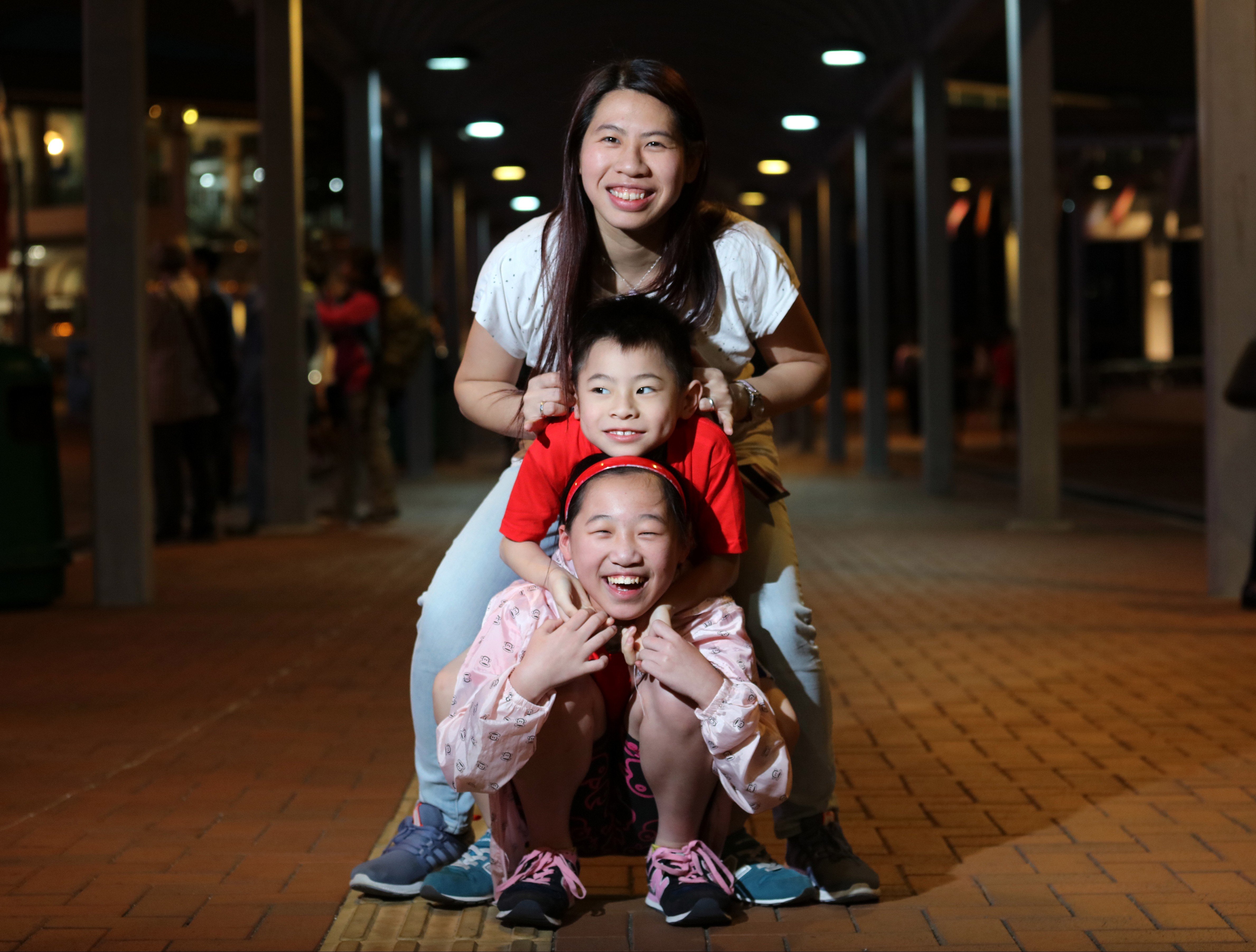 Eva Chan with her two children. Photo: Felix Wong