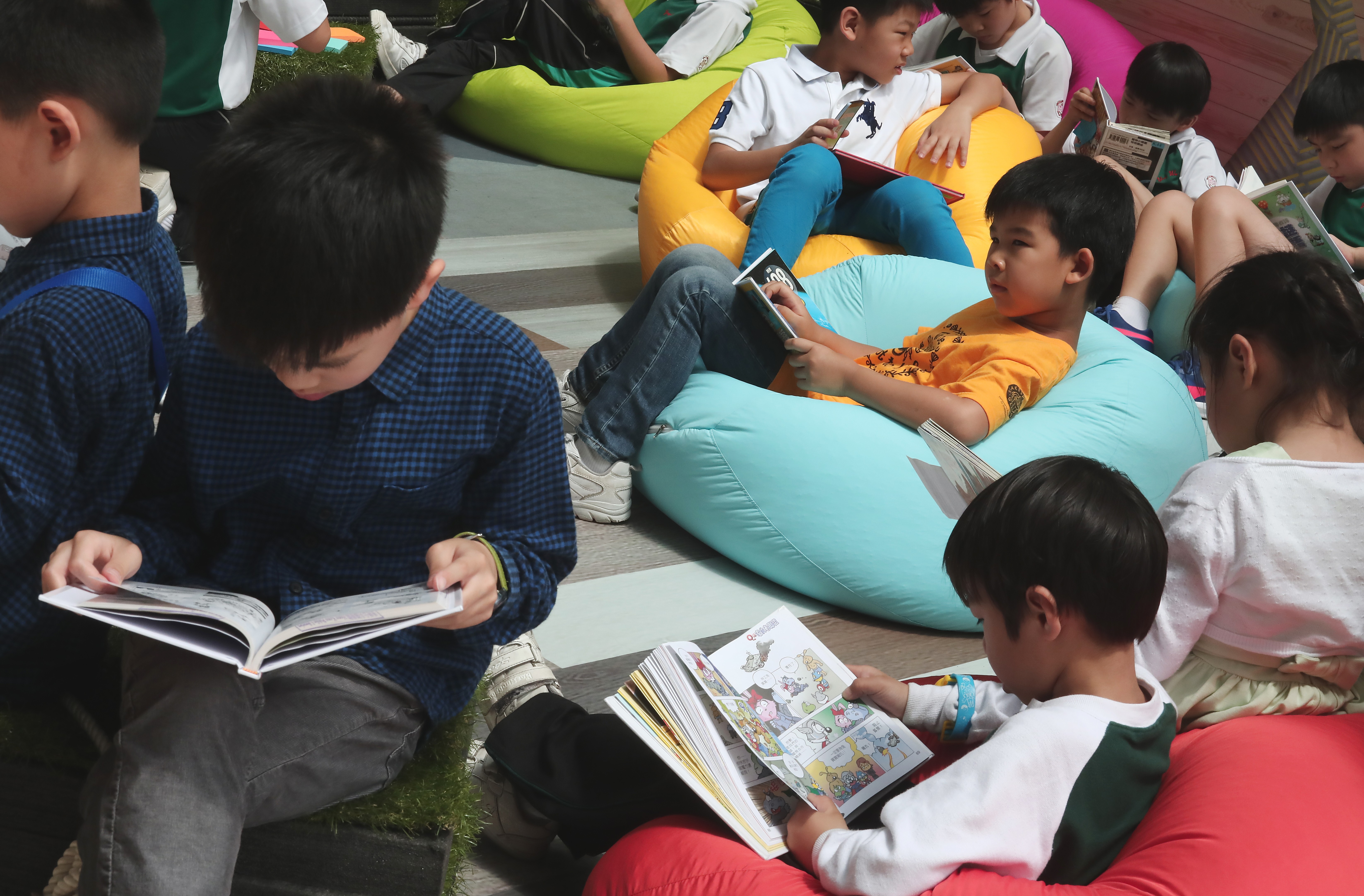 Young readers at the Hong Kong government’s “My Pop-up Library” event, part of the 2018 World Book Day Fest, in Sham Shui Po on April 21. Photo: Jonathan Wong