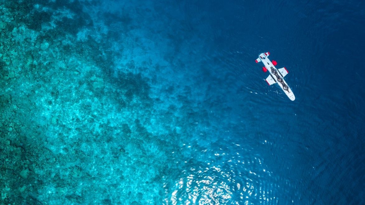 Explore the ocean with the DeepFlight Super Falcon 3S.