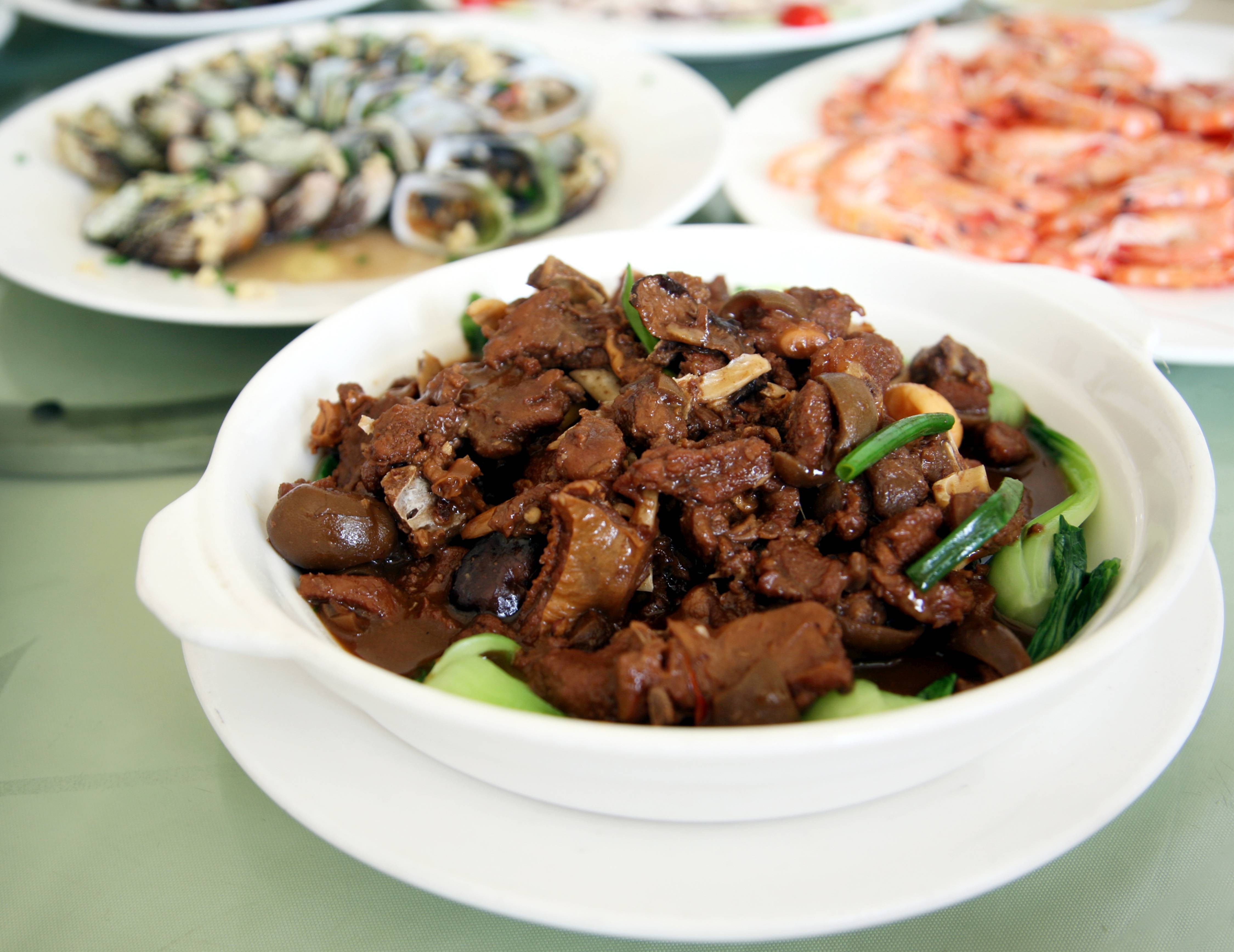 Dongshan lamb is a delicious delicacy made from the meat of free-range goats.