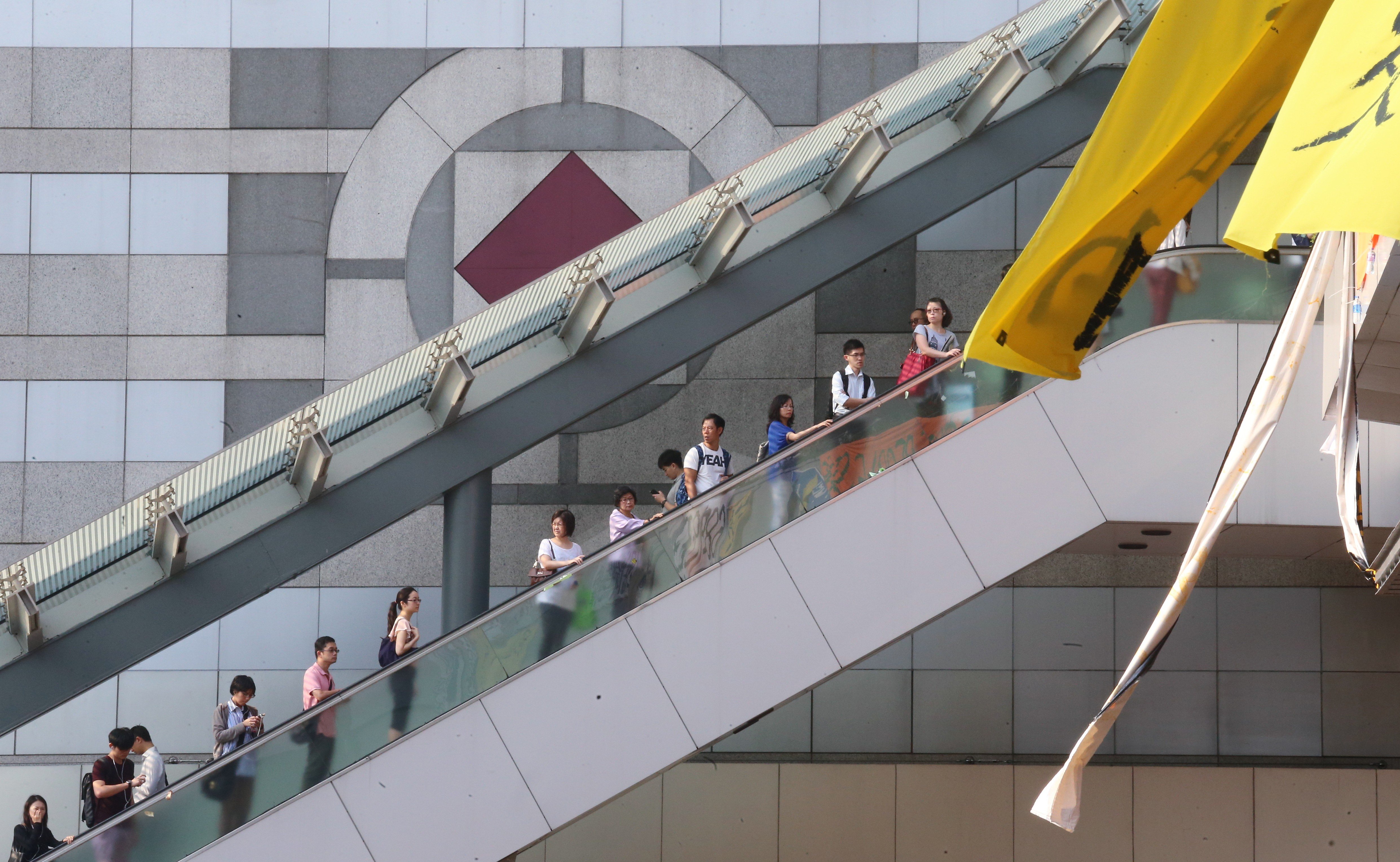 Hong Kong civil service staff enter the government headquarters in Tamar, Admiralty. Civil service unions had called for a 5 per cent pay rise across the board, citing the huge government surplus and a good economic outlook. Photo: David Wong