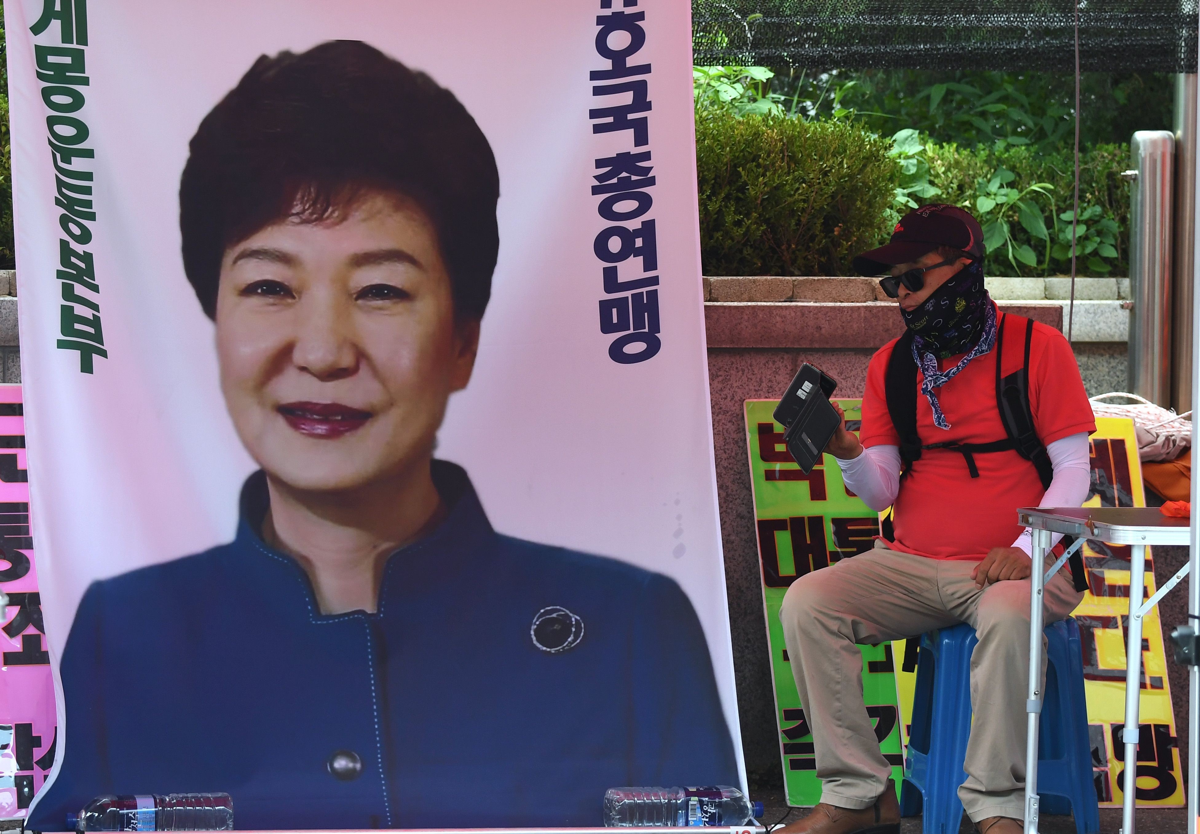 A supporter of South Korea’s former president Park Geun-hye at a protest demanding her release outside Seoul Central District Court on July 20, 2018. Photo: AFP