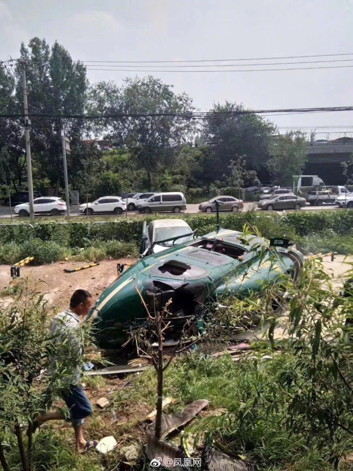 The civilian helicopter crashed in a Beijing car park at around 11am on Monday. Photo: Weibo