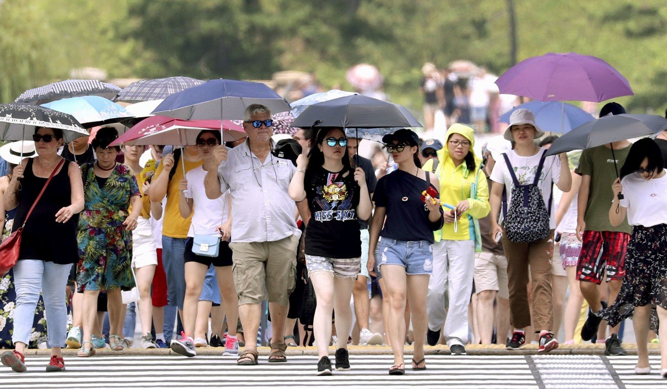 Parasols jump in popularity amid S. Korean heatwave