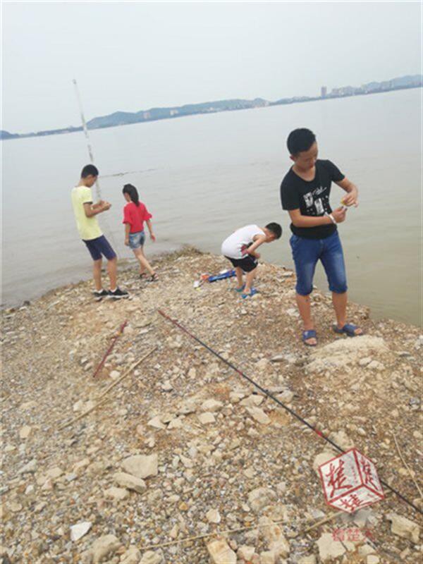 The children had been fishing by the river in Huangshi, Hubei province. Photo: Thepaper.cn