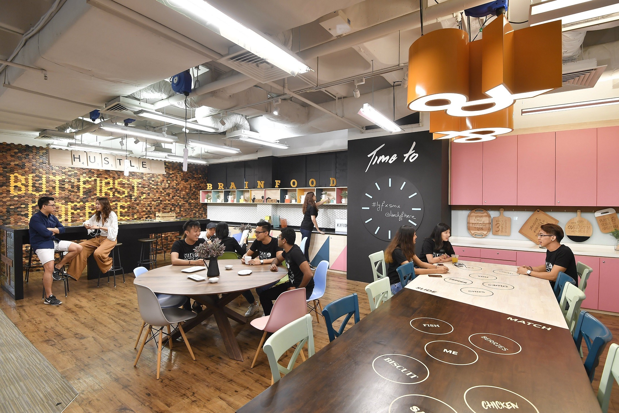 The lyf Social kitchen at lyf@SMU reveals the Ascott’s lyf brand collaboration on co-living concepts with Singapore Management University.