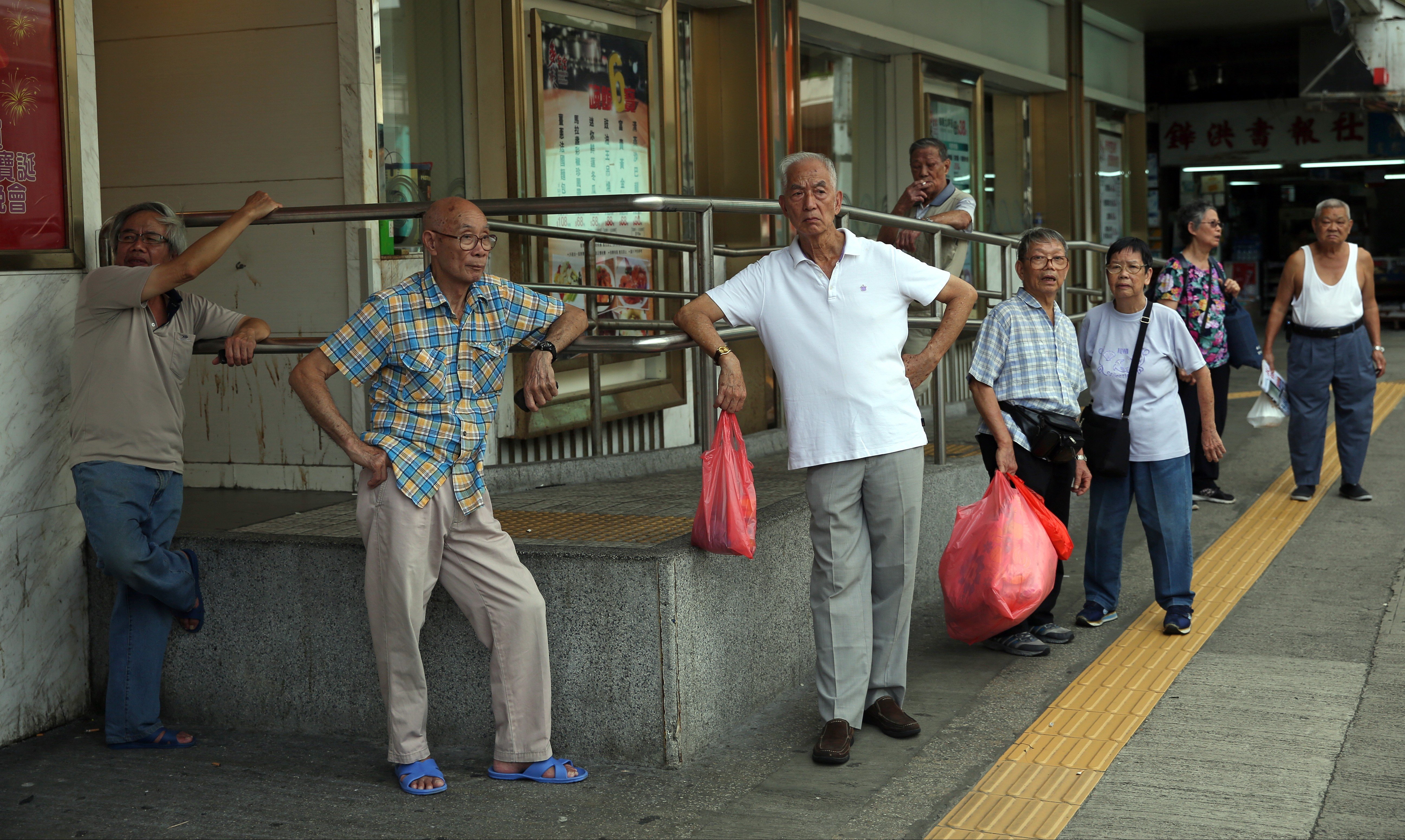 An AllianzGI survey has found that respondents have postponed their planned retirement to 62.4 because of the high cost of living and inflation, reflecting low confidence in their twilight years. Photo: Sam Tsang