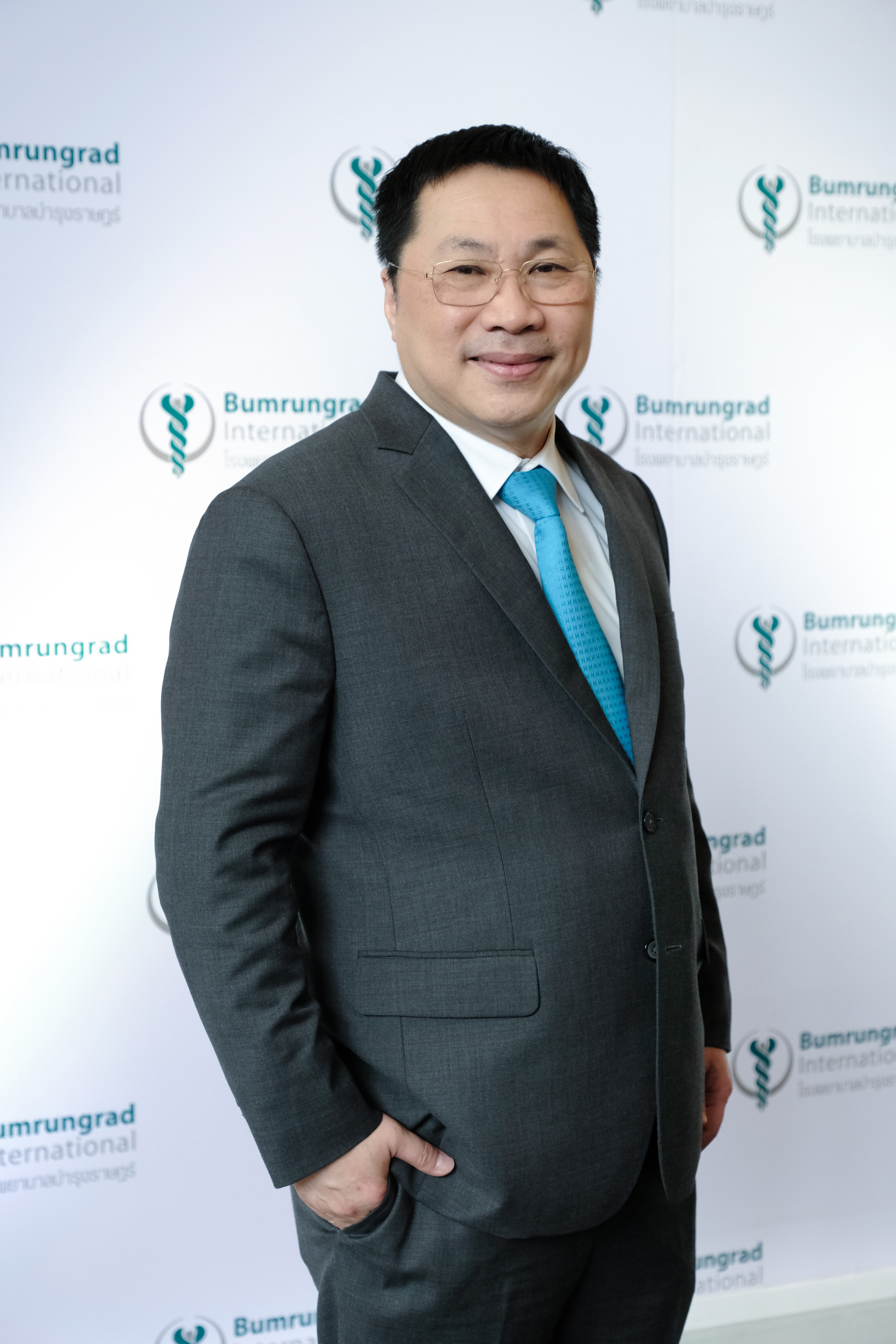 Dr Somsak Chaovisitsaree, CEO and medical director