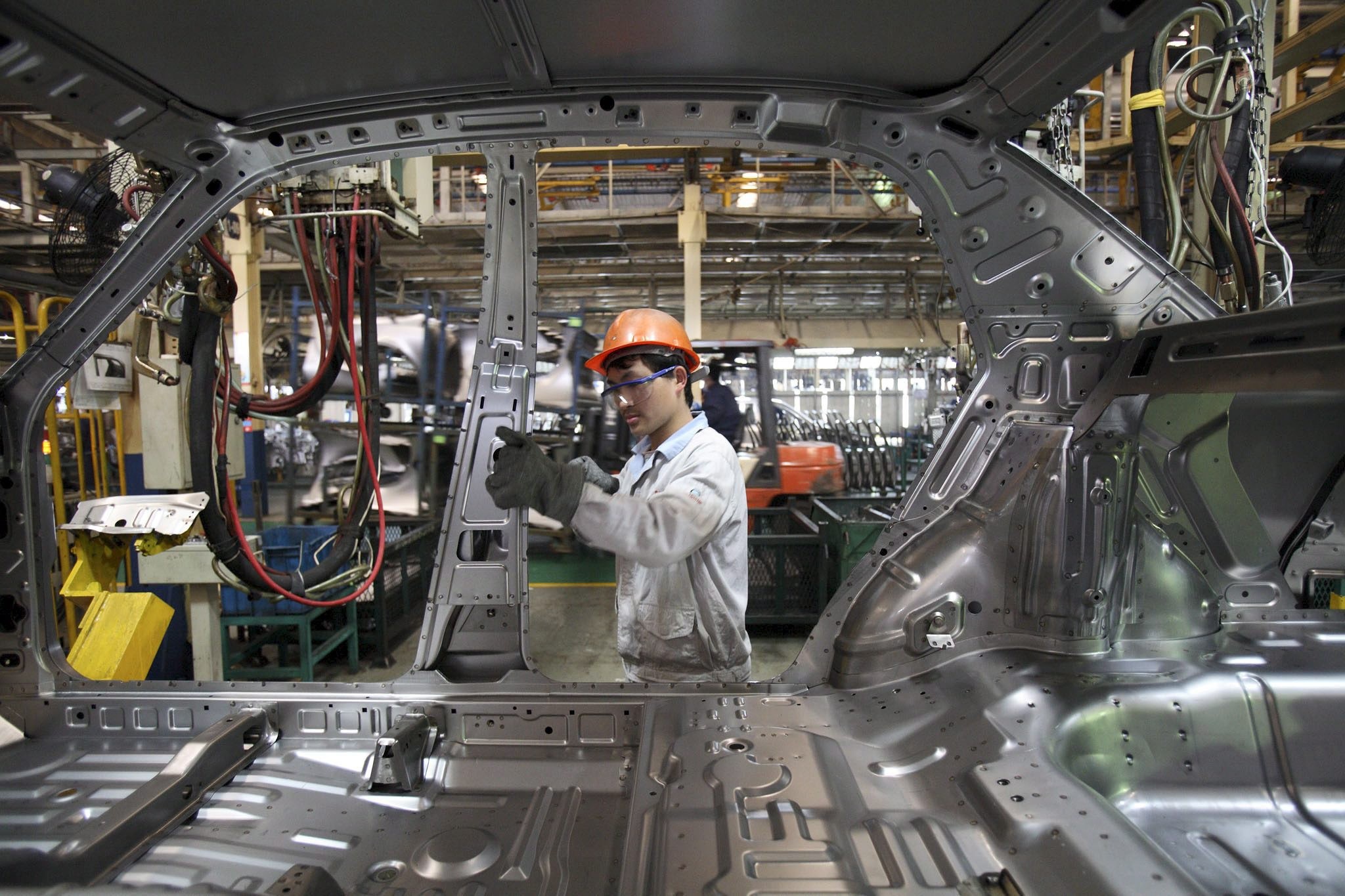 epa04337473 (FILE) A file photo dated 15 May 2009 showing workers assembling vehicles in a Geely Automobile factory in Ningbo, China. China's monthly index of manufacturing activity climbed 01 August 2014 to a 27-month high of 51.7 per cent in July, up from 51 per cent in June and suggesting stable growth in the world's second-largest economy. The rise in the purchasing managers' index reflected the success of government policies to stabilize growth and an 'improving external environment, which helped boost production and new orders,' said Zhao Qinghe, an economist with the National Bureau of Statistics. The similar Markit/HSBC Purchasing Managers' Index, which more closely tracks private sector manufacturing, rose to an 18-month high of 51.7 in July. The 50-per-cent mark denotes the divide between expansion and contraction of purchasing orders. China's annual economic growth slumped to 7.7 per cent in the last two years, the slowest since 1999, and is not expected to increase this yea
