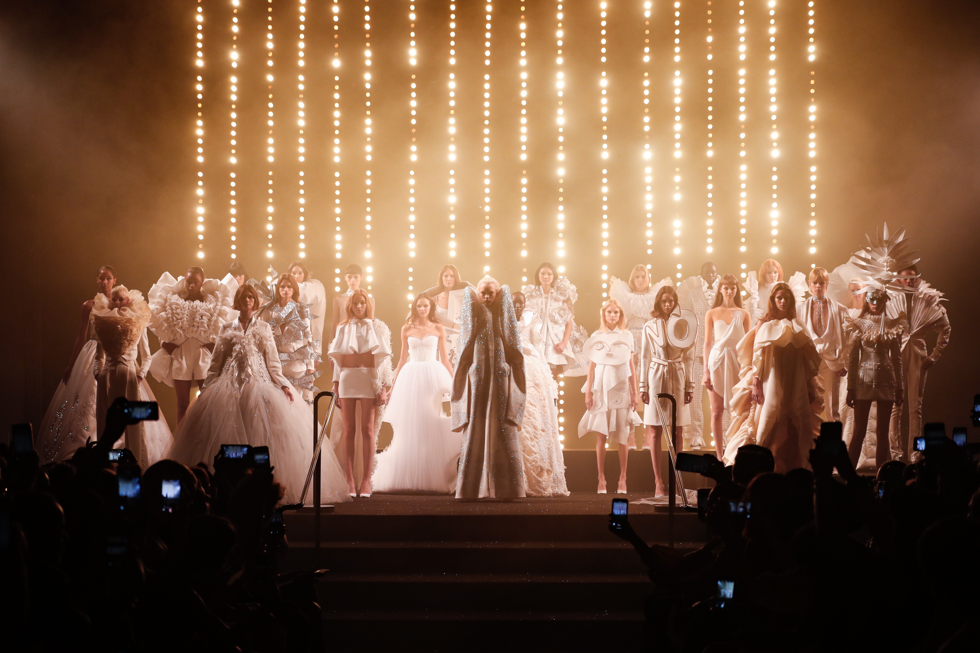 Models in white gather on stage at the end of Viktor & Rolf’s autumn/winter haute couture show. Photo: Peter Stigter