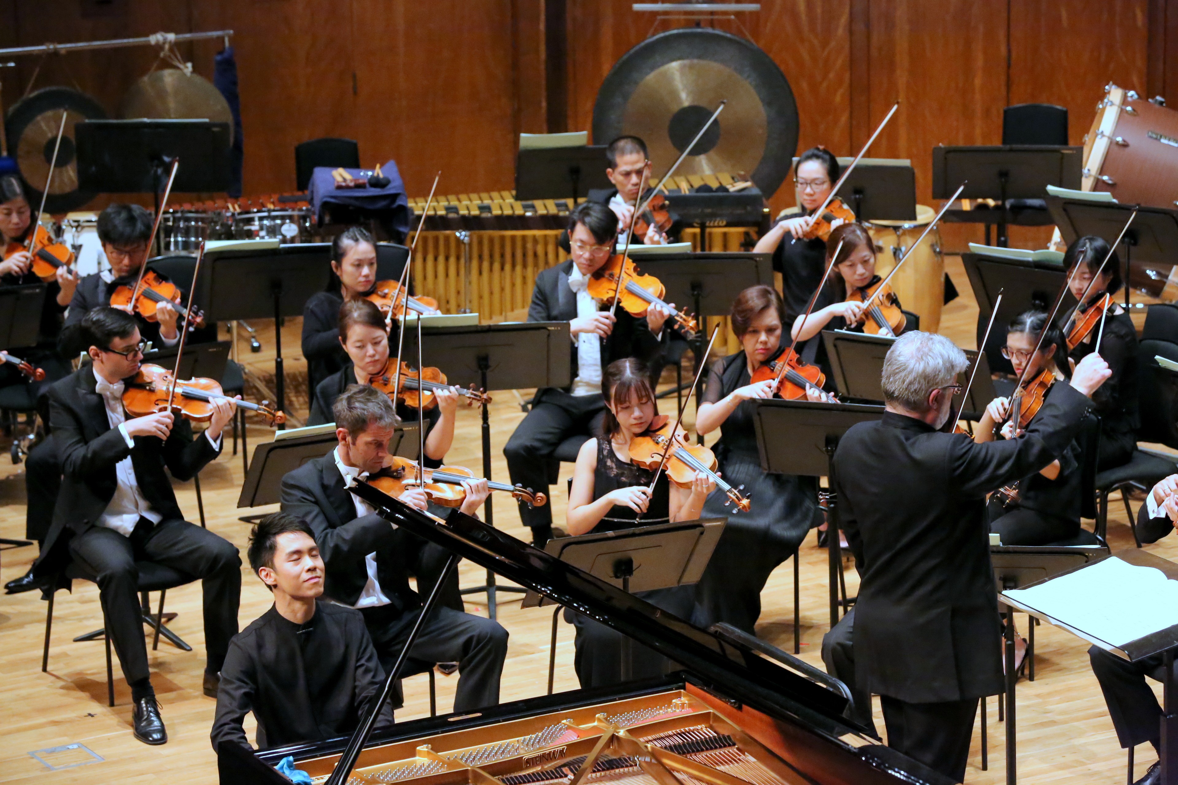 American soloist, performing with Hong Kong Sinfonietta, played Russian’s first concerto too cautiously but brought out the romanticism of his second