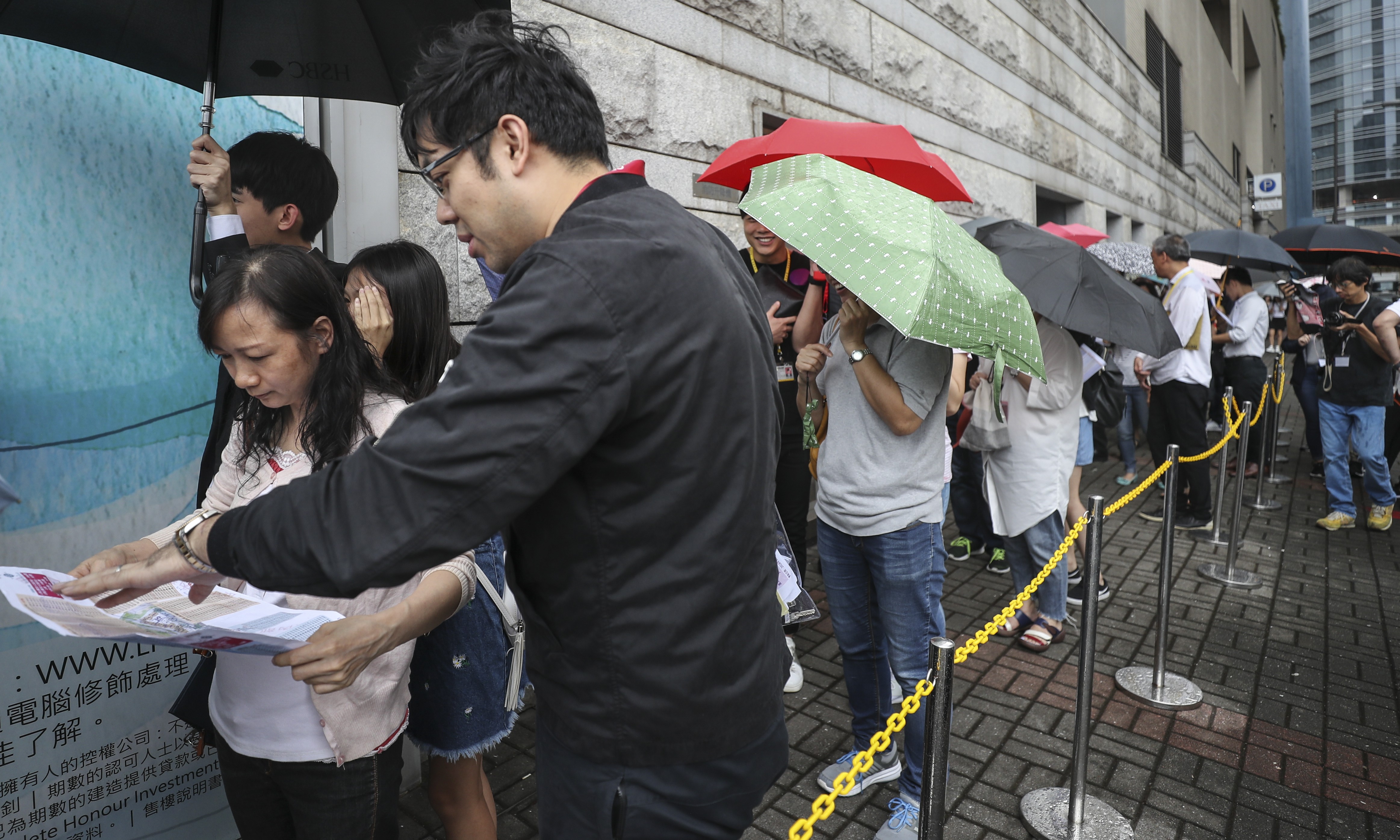Nan Fung Development's LP6 project in Lohas Park attracted long queues of buyers at Octa Tower in Kowloon Bay, who braved a thunderstorm to snap up the units on offer on 8 September 2018. Photo: SCMP/Edward Wong.