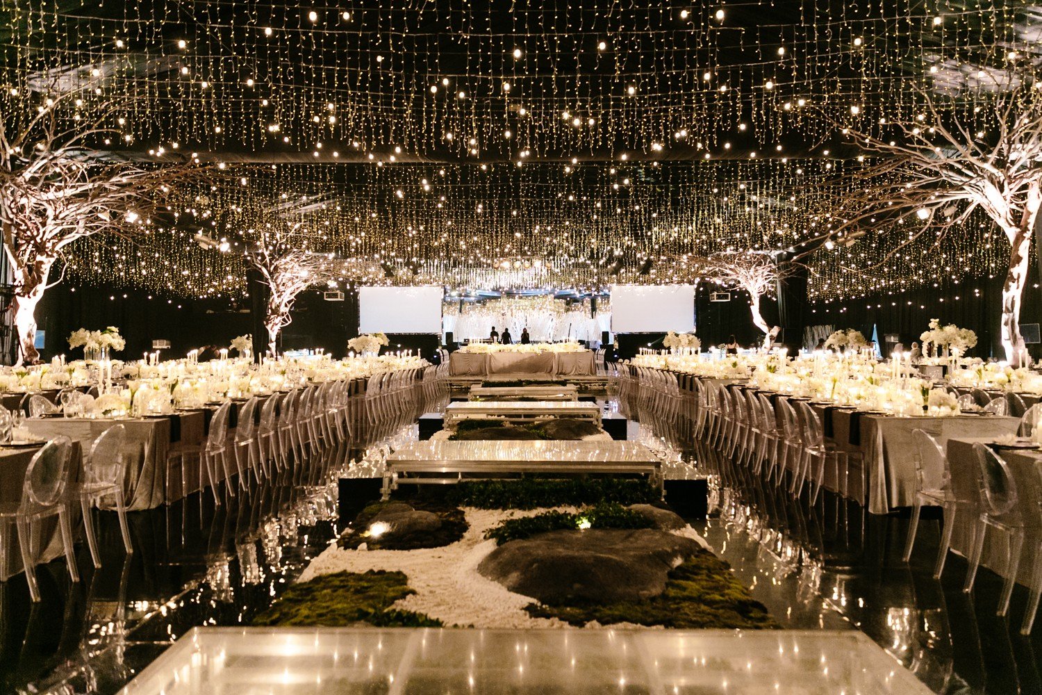 The wedding reception at Alila Uluwatu was held in an air-conditioned tent with its own zen garden raised specially for the wedding. Photos: Erin & Tara