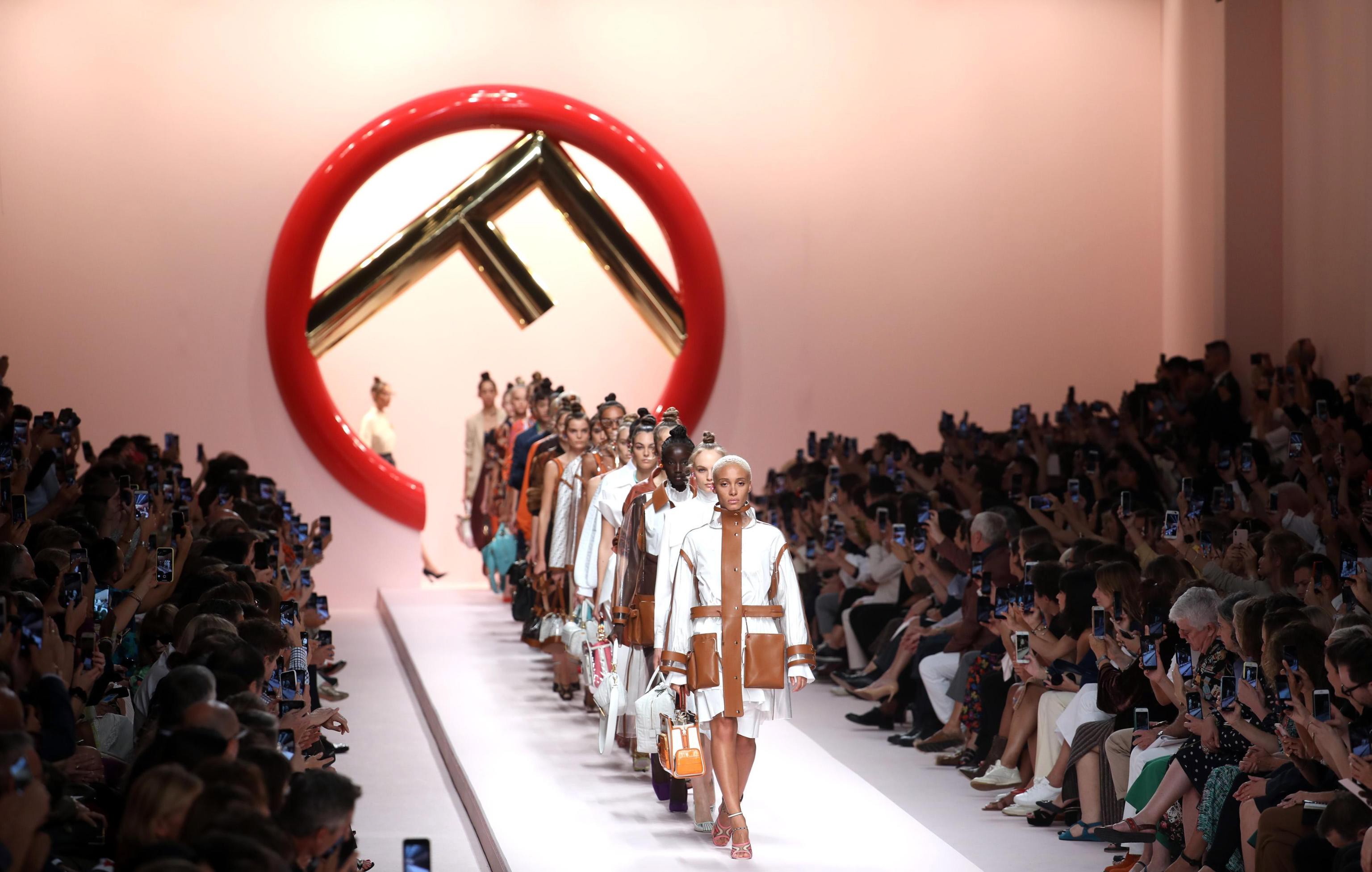 5 Karl Lagerfeld's iconic creations – My Design Week