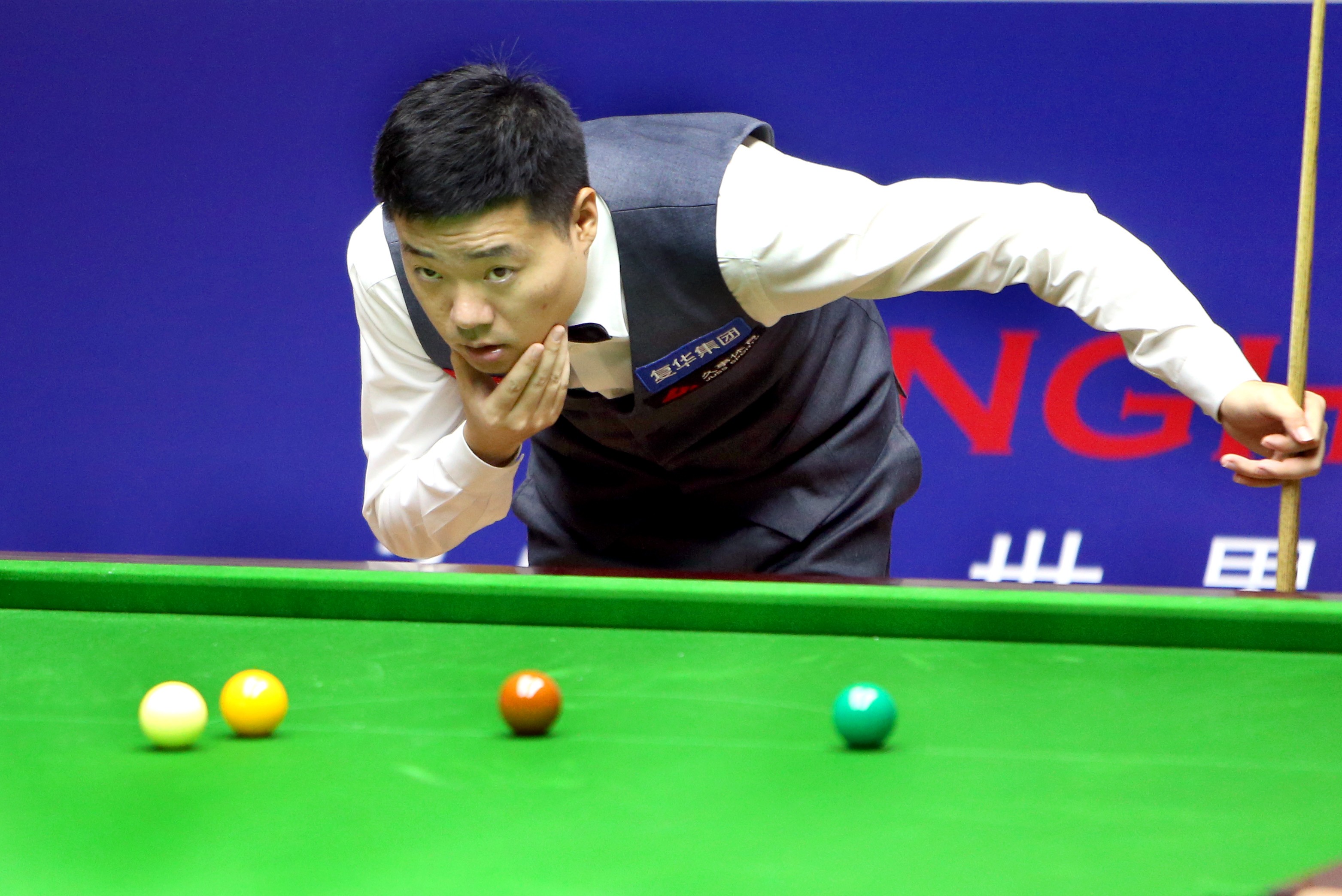 Ding Junhui ponders a shot against Barry Hawkins in the 2018 World Snooker Shanghai Masters semi-final. Photo: Xinhua
