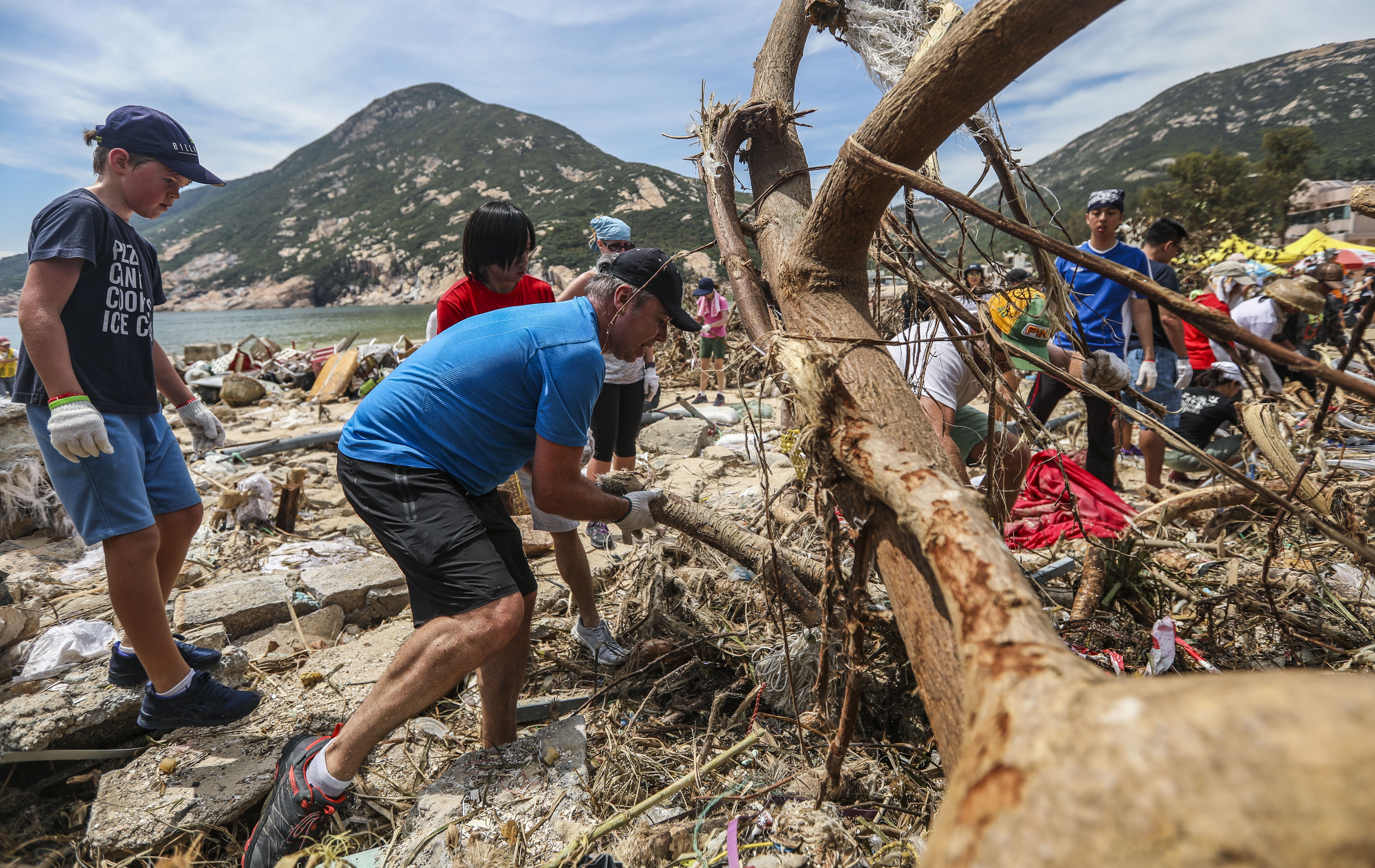 Shek O villagers and volunteers clean up debris and trees after Typhoon Mangkhut wreaked havoc on Hong Kong. Photo: Xiaomei Chen