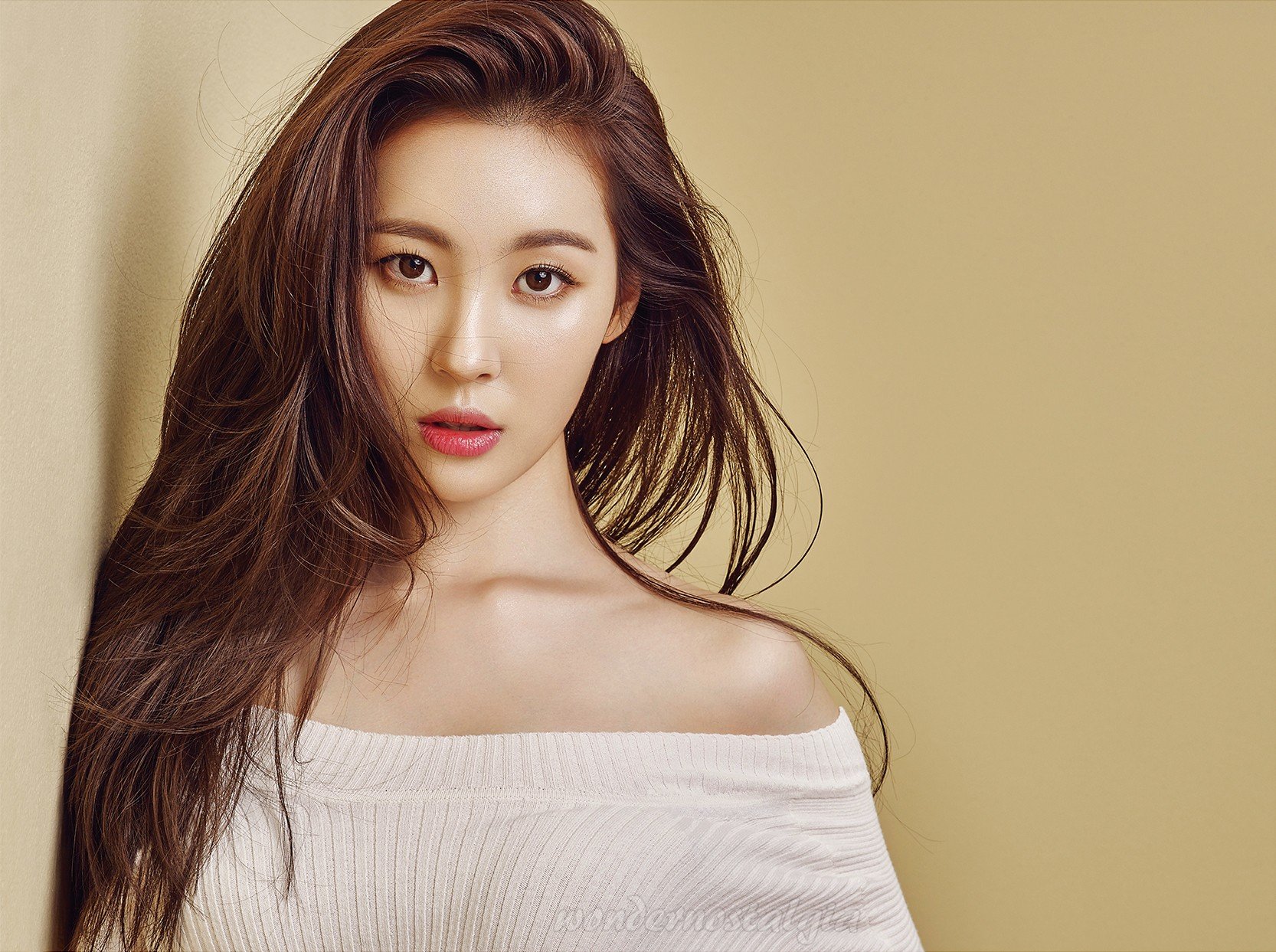 Sunmi is the ex-Wonder Girls singer who has become a K-pop star in her own right.