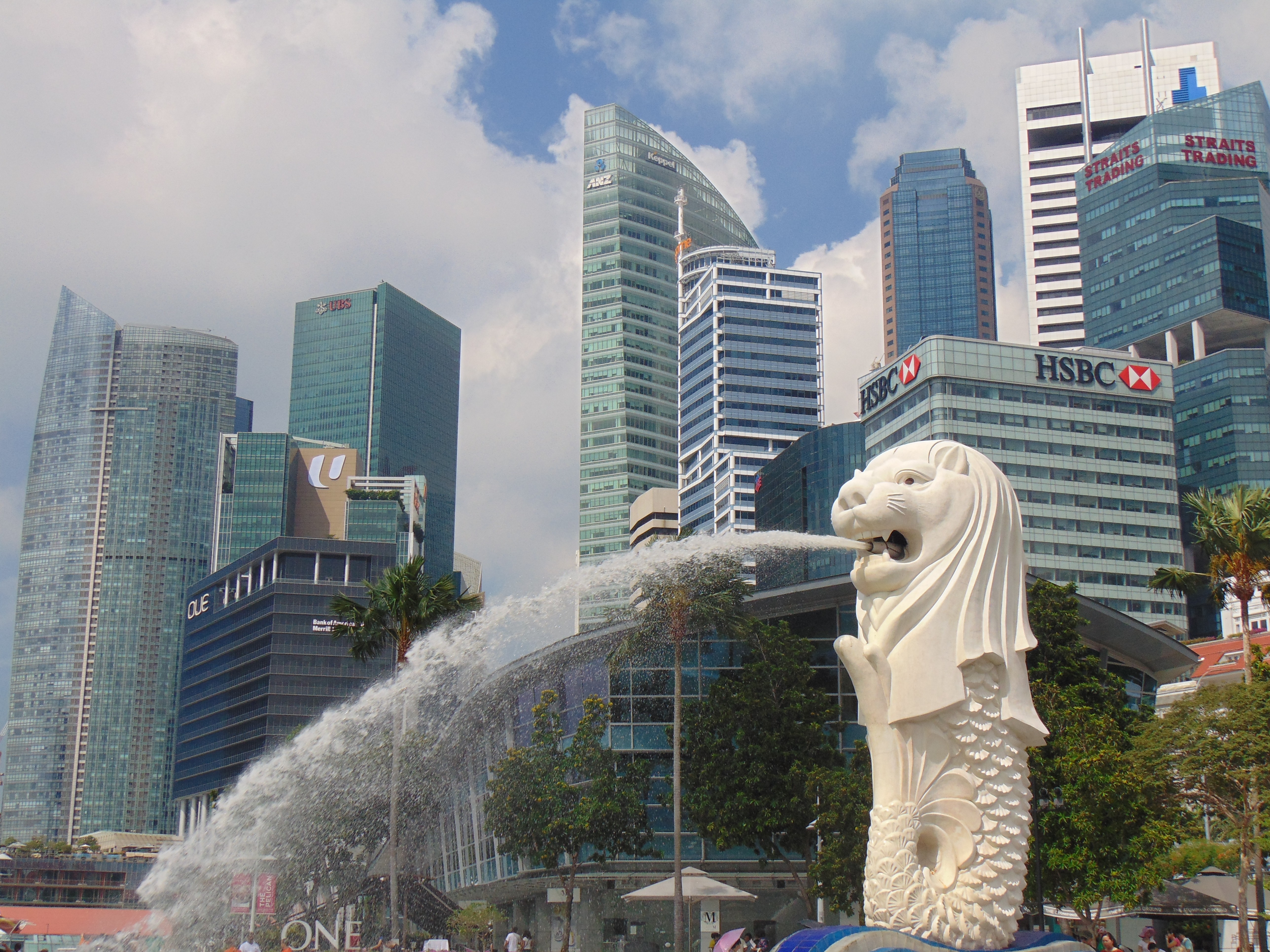 The BBC’s Nicholas Walton takes a walk across Singapore that allows him to paint an engaging picture of the city state, but when it comes to politics he pulls his punches