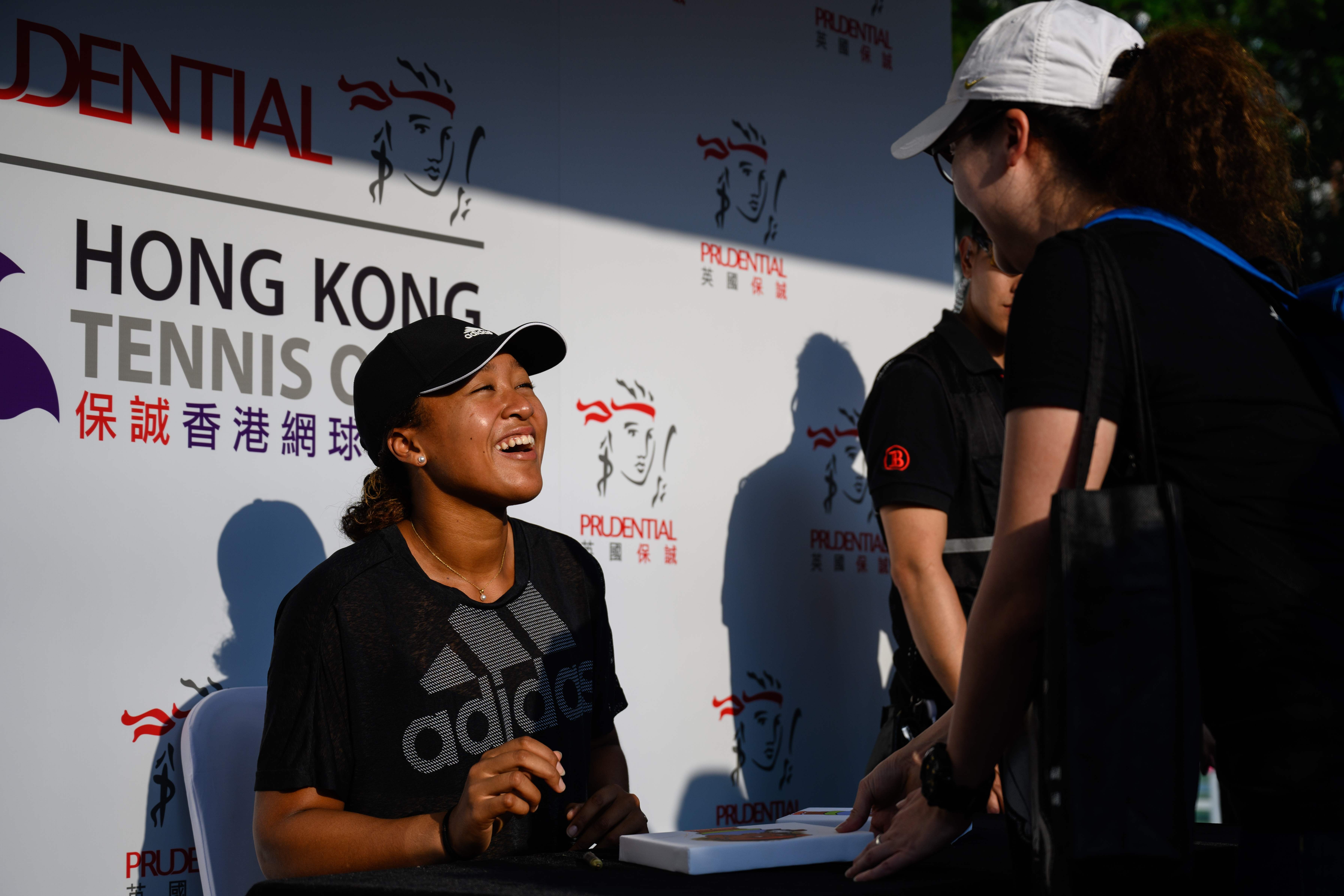 Naomi Osaka (left) smiles as she meets fans and signs autographs at the Hong Kong Open. Photo: AFP